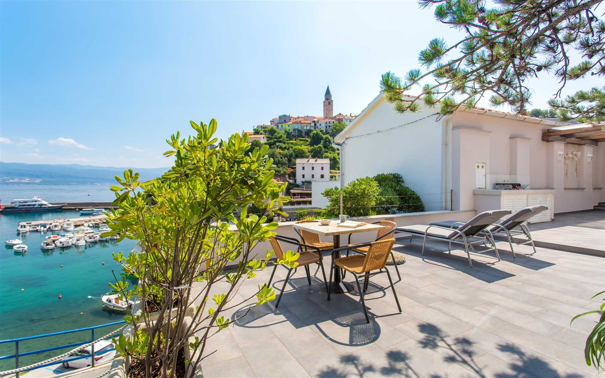 Seaside apartment with panoramic Seaview