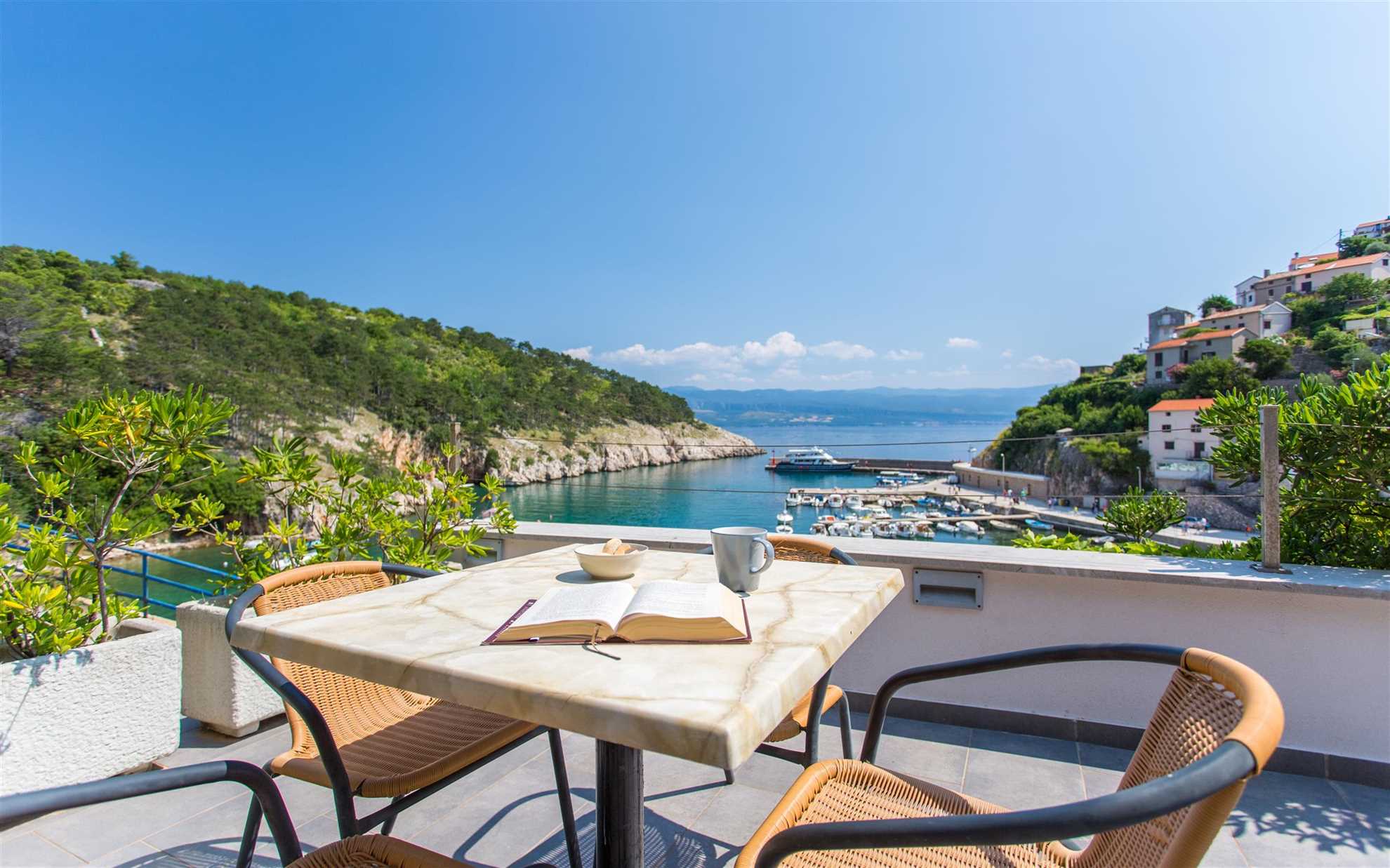 Seaside apartment with panoramic Seaview