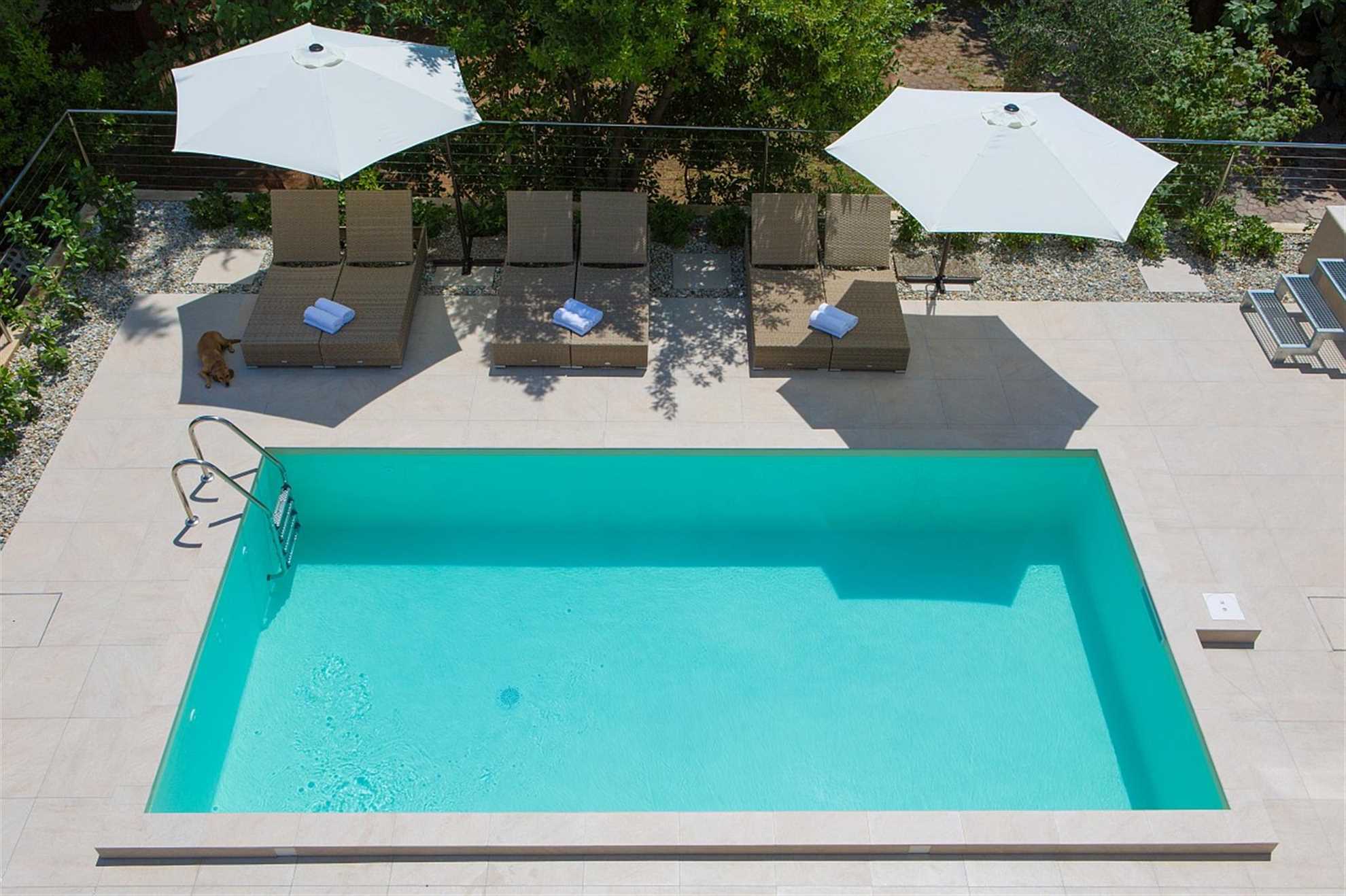 Villa Celeia - Luksuzni apartman na prvom katu s grijanim bazenom u centru grada Krka