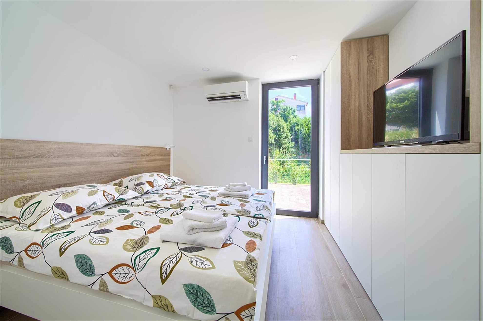 Villa Celeia - Luxuriöse 2. Stock Ferienwohnungen mit beheiztem Pool im Stadtzentrum von Krk