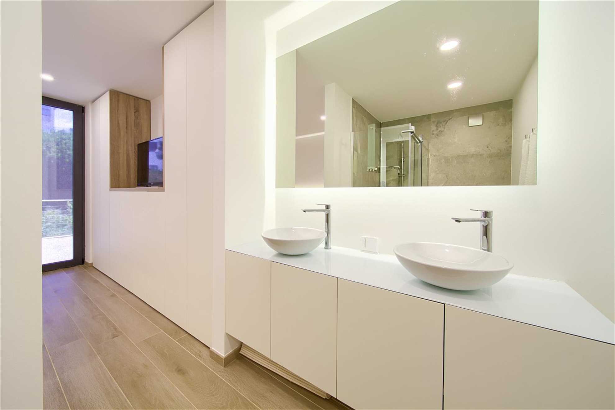 Villa Celeia - Luxuriöse 2. Stock Ferienwohnungen mit beheiztem Pool im Stadtzentrum von Krk