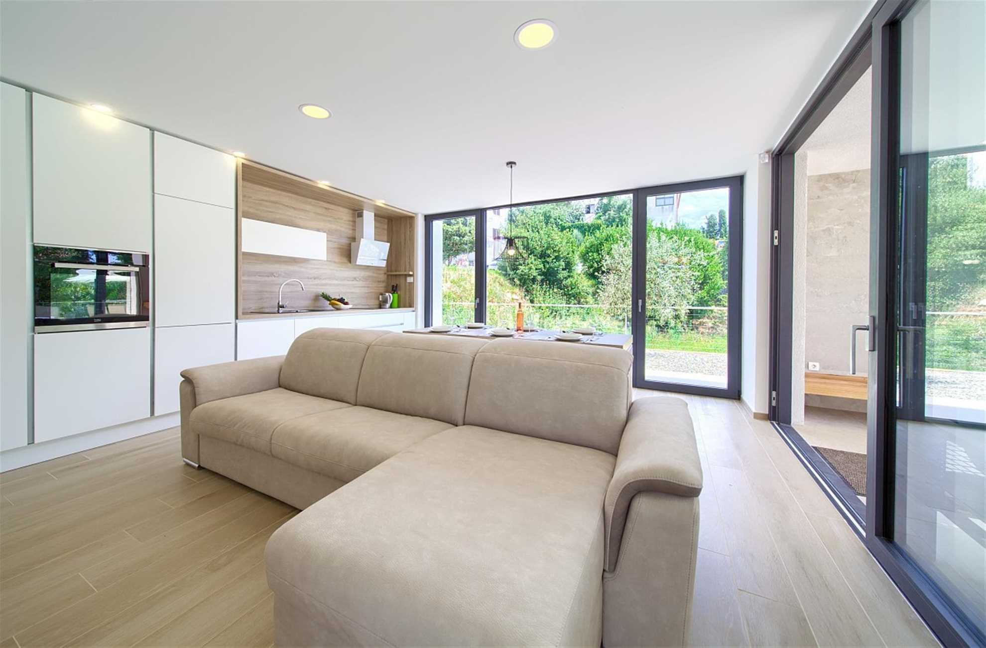 Villa Celeia – Luksuzna vila z ogrevanim bazenom v samem centru Krka