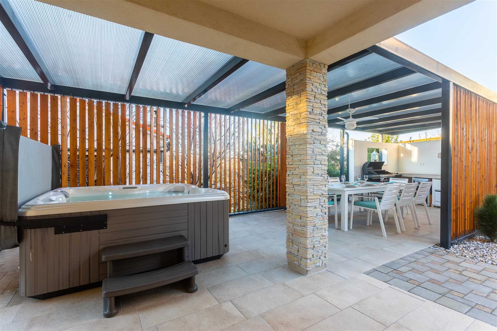 Apartma Solinar z jacuzzijem, blizu peščene plaže