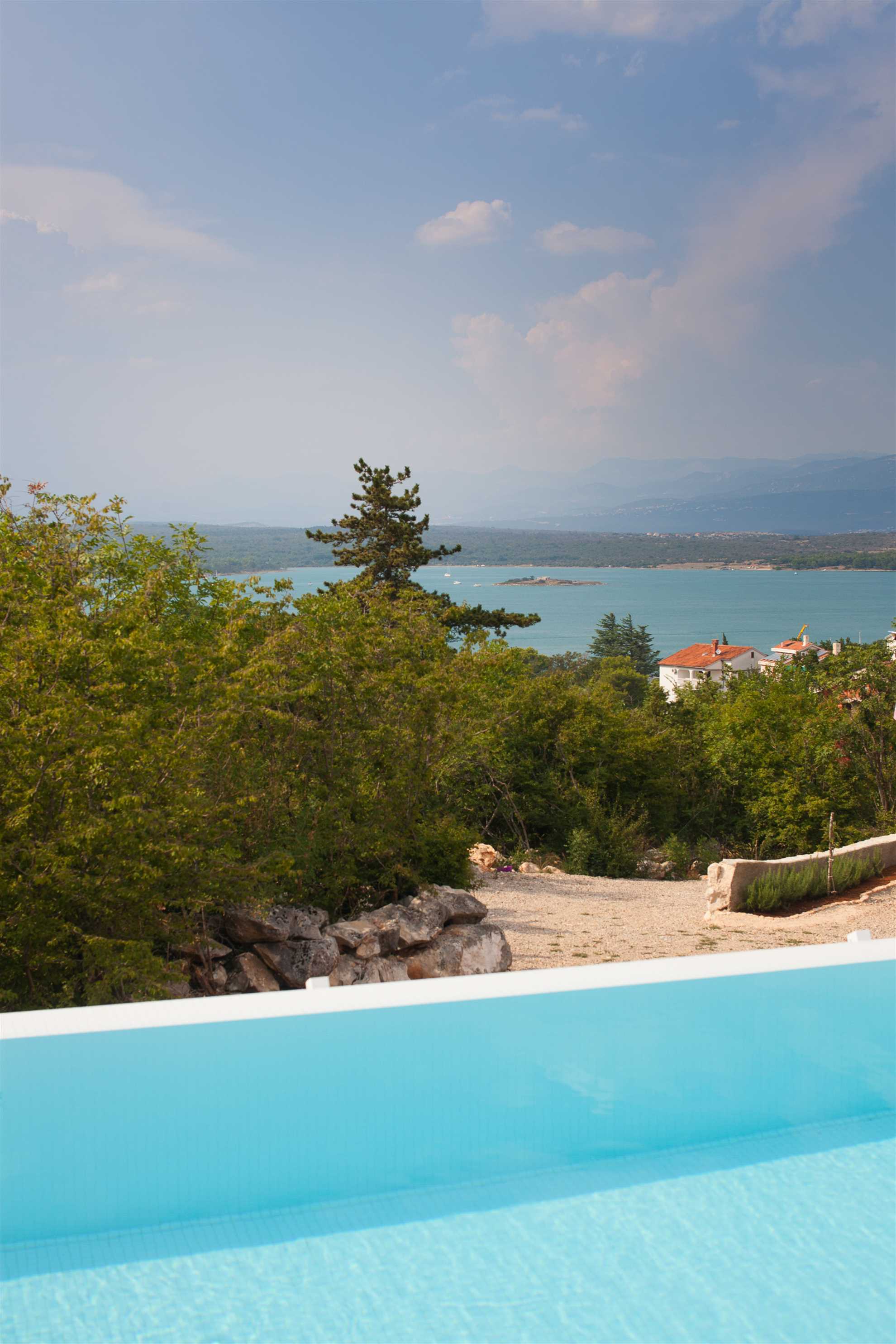 Awarded Design Villa Olea, Luxury Villa with heated pool & Seaview