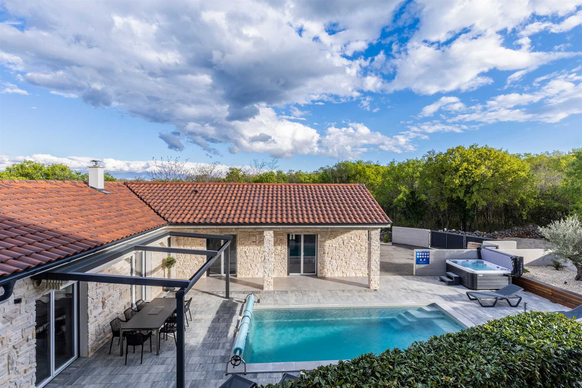 Villa Larra mit beheizten Pool & Whirlpool