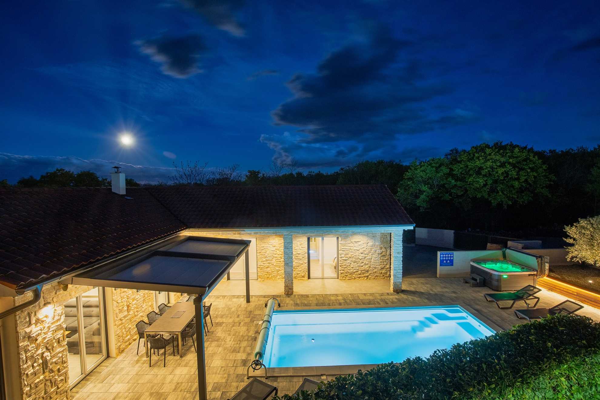 Villa Larra mit beheizten Pool & Whirlpool