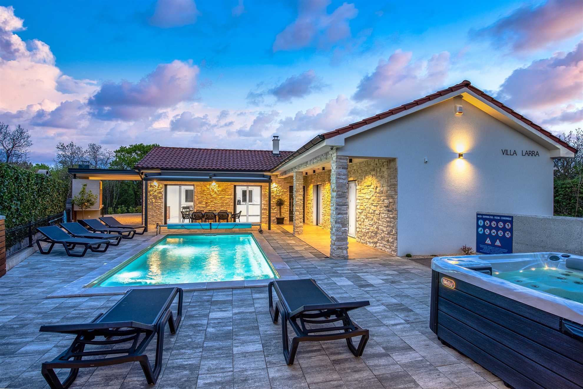 Villa Larra with heated pool & Jacuzzi
