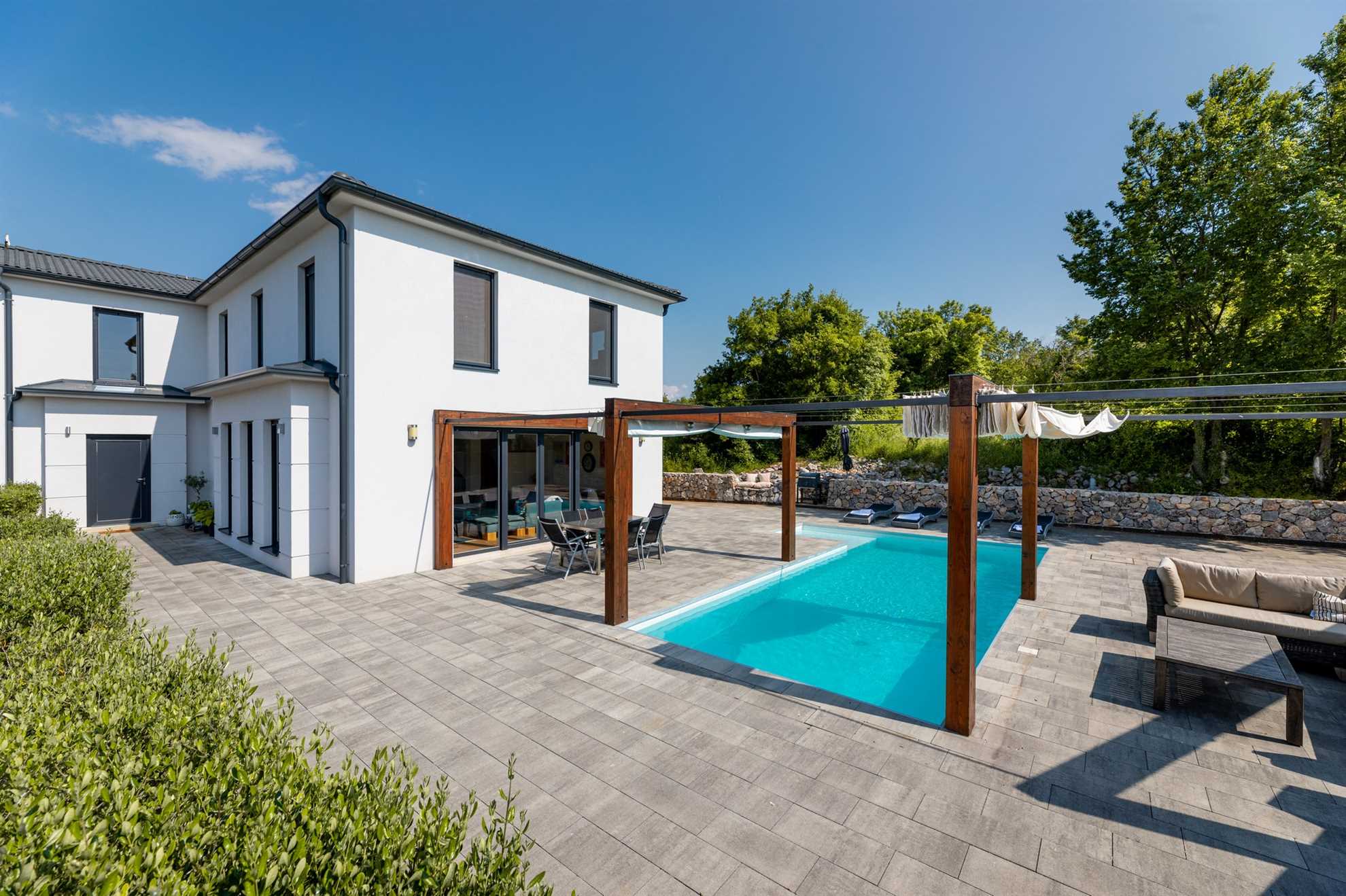 Villa Beeches with heated pool