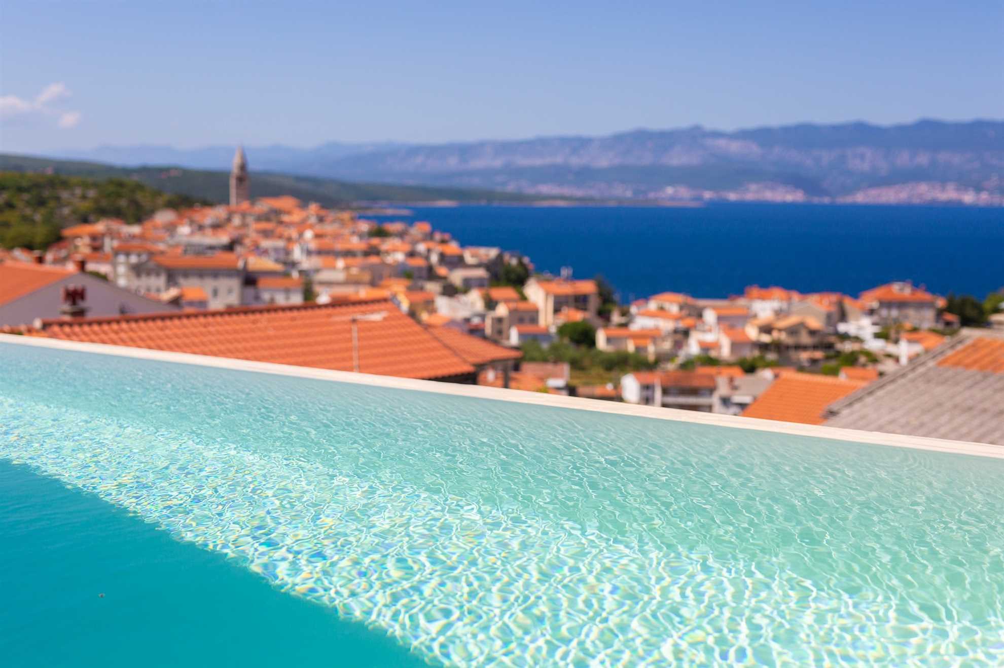 Villa Bella Vista with an infinity heated pool, sauna & Seaview