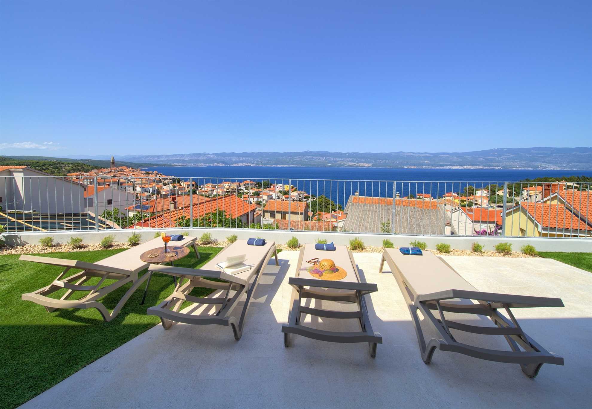 Villa Bella Vista with an infinity heated pool, sauna & Seaview