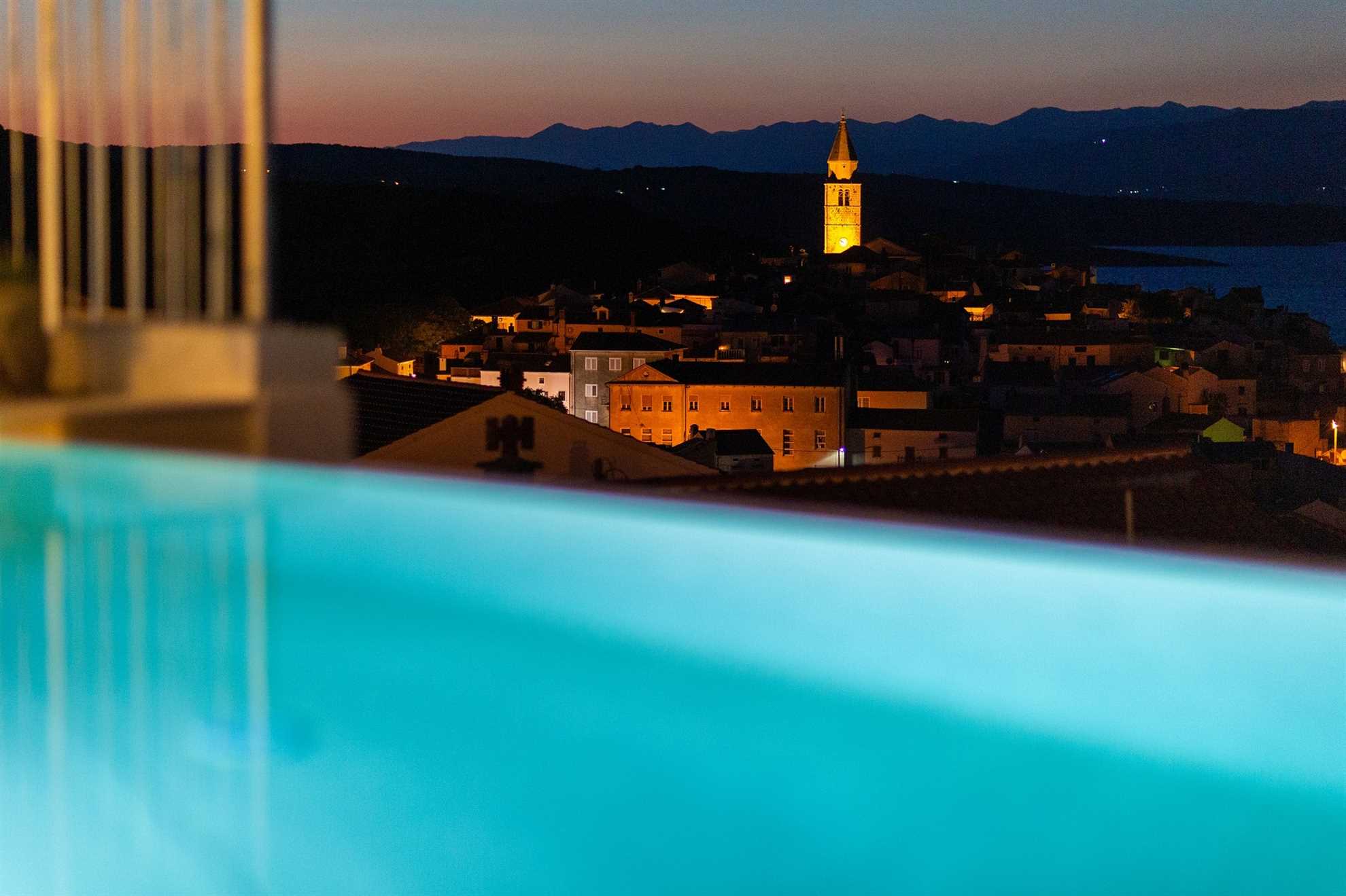 Villa Bella Vista with an infinity heated pool, sauna & Seaview