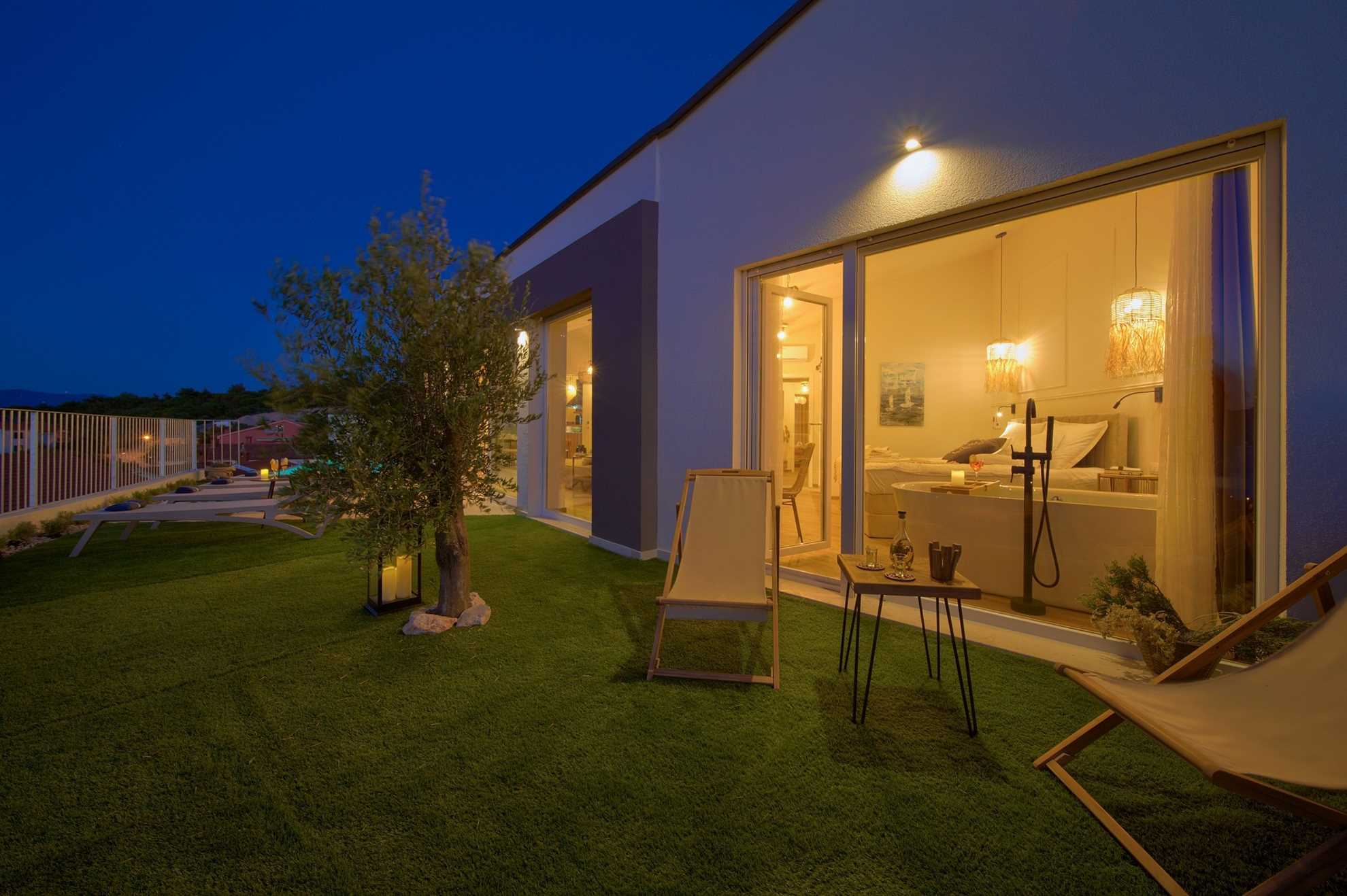 Villa Bella Vista with an infinity heated pool, sauna & Seaview