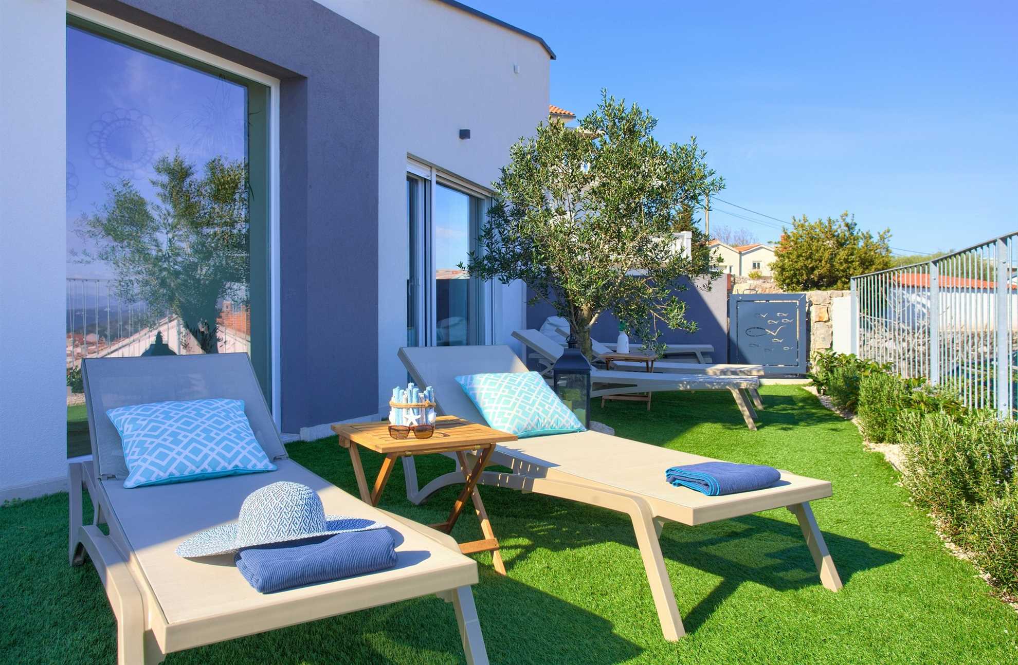 Villa Bella Vista with an infinity heated pool, sauna & Seaview