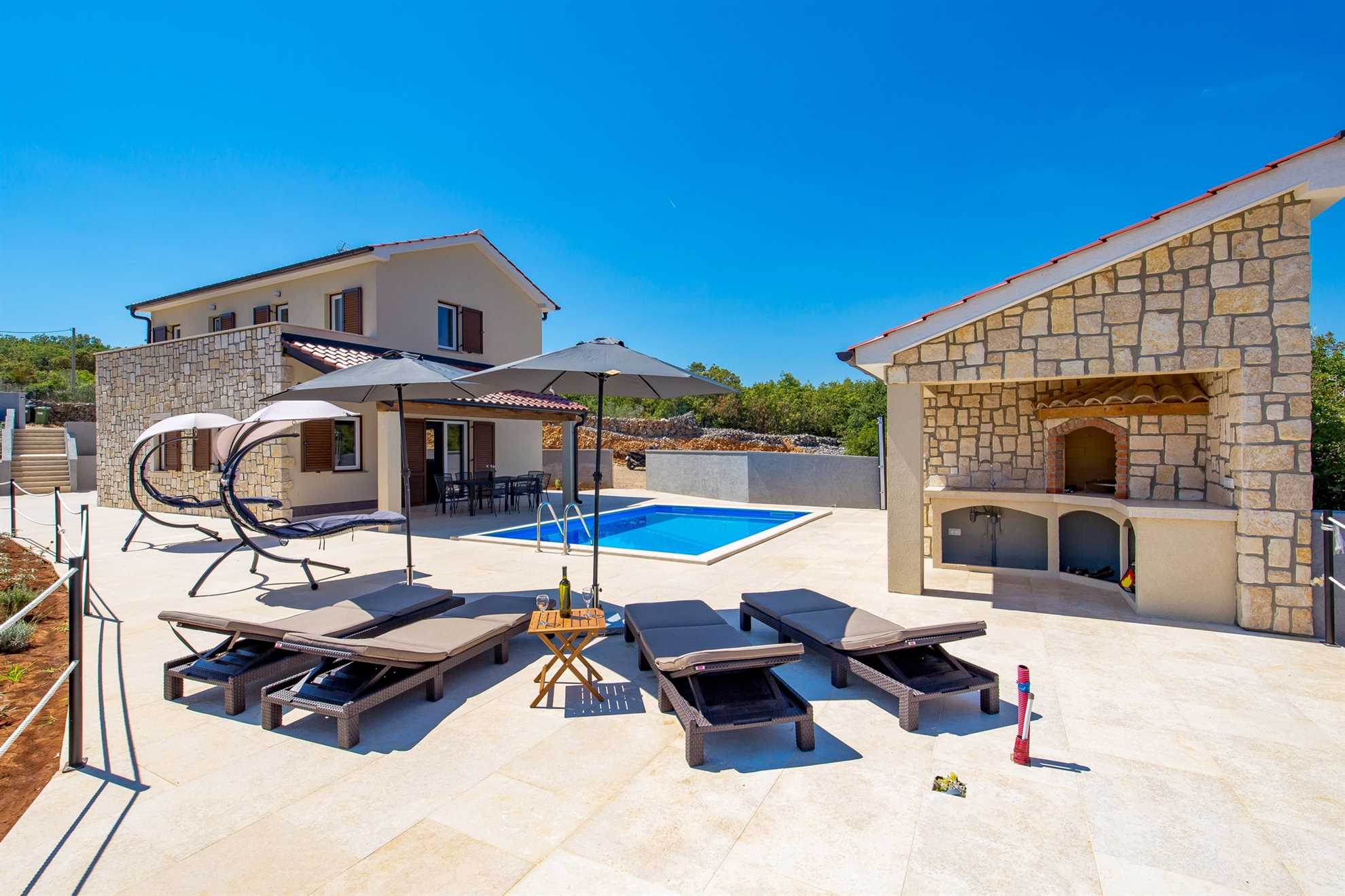 Villa Maestral mit beheiztem Pool, Fitness und Meerblick
