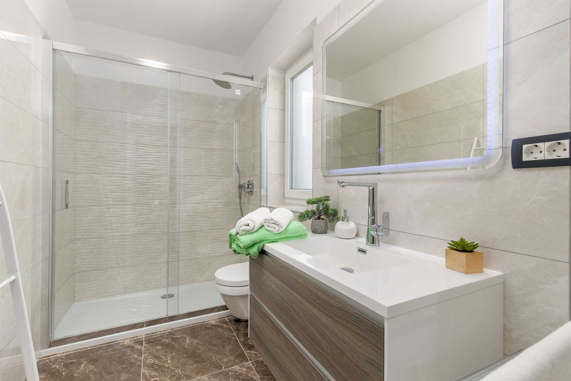 Villa Maestral mit beheiztem Pool, Fitness und Meerblick