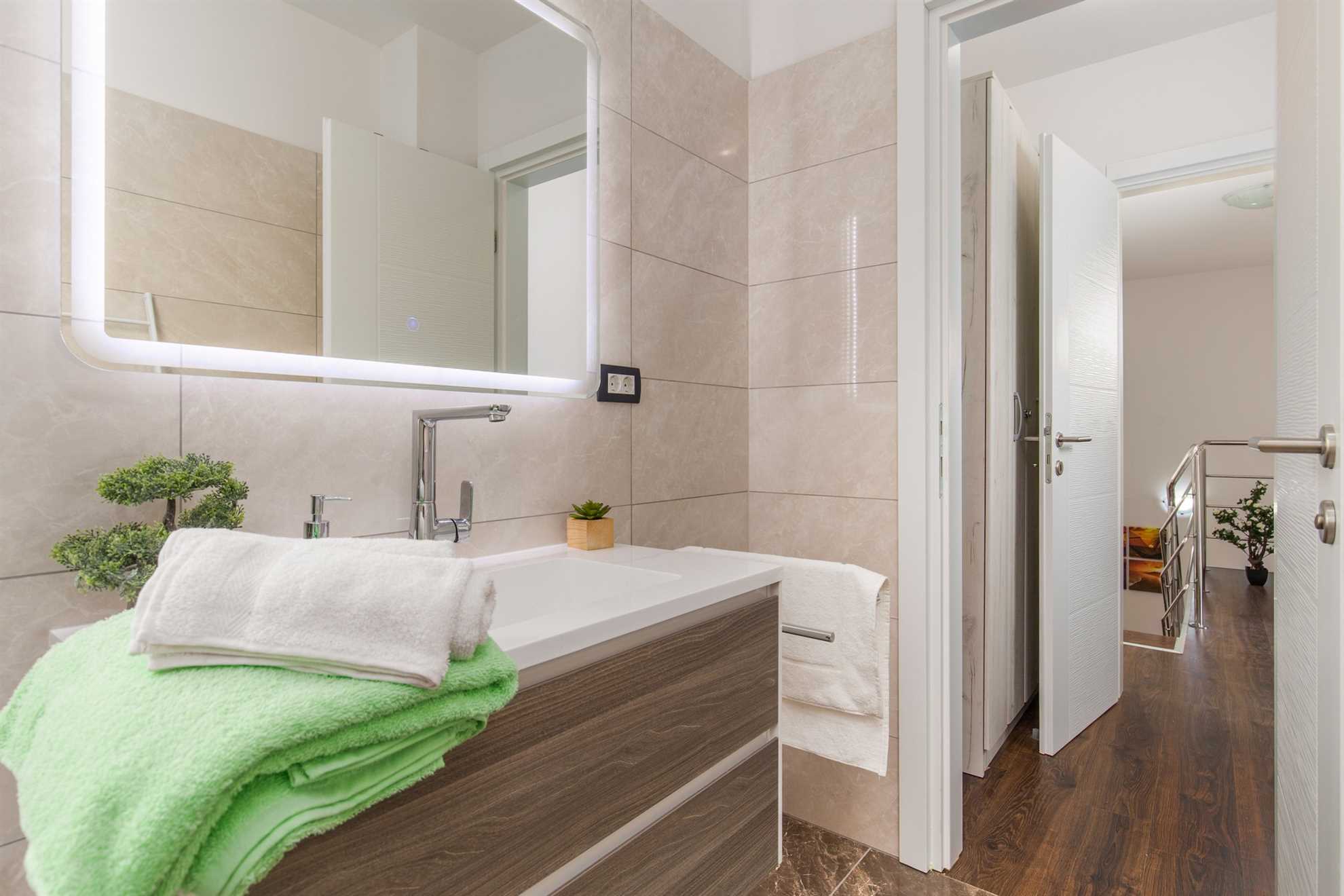 Villa Maestral mit beheiztem Pool, Fitness und Meerblick
