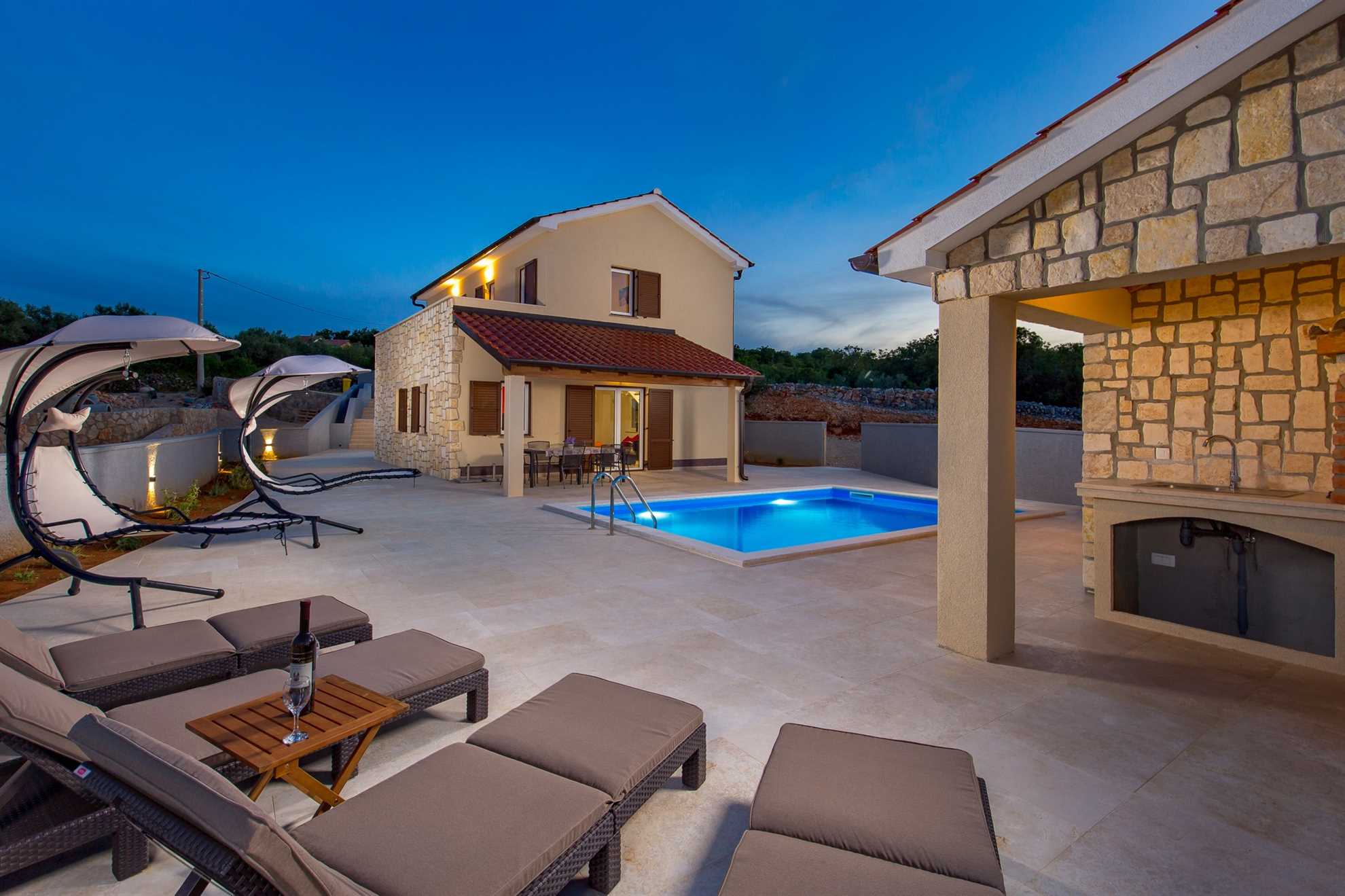 Villa Maestral mit beheiztem Pool, Fitness und Meerblick