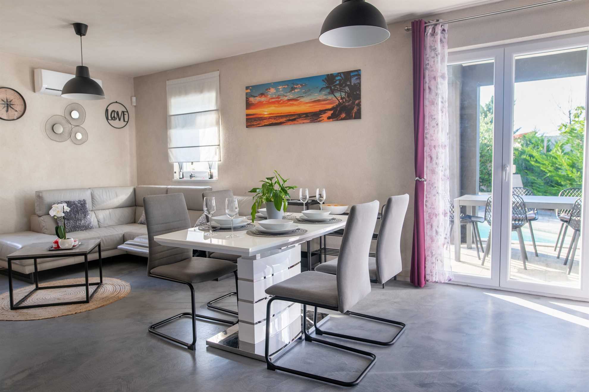 Villa Lota with a heated pool, sauna & E-car charger