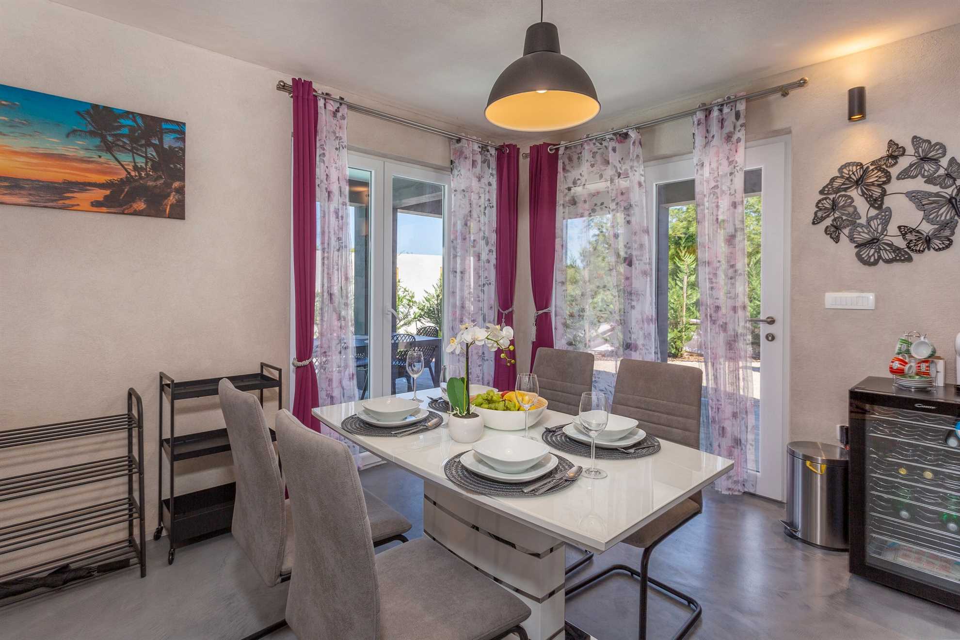Villa Lota with a heated pool, sauna & E-car charger