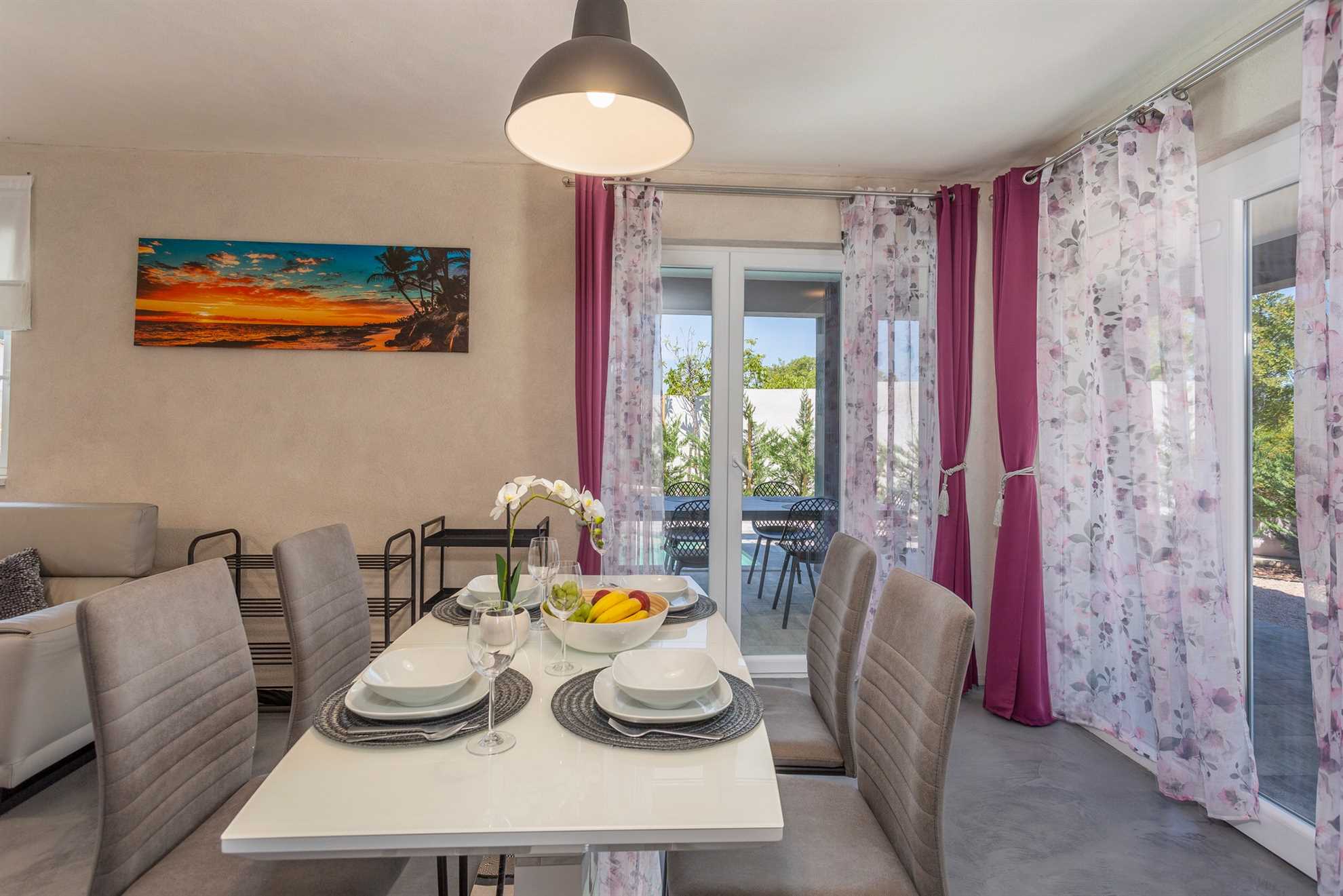 Villa Lota with a heated pool, sauna & E-car charger