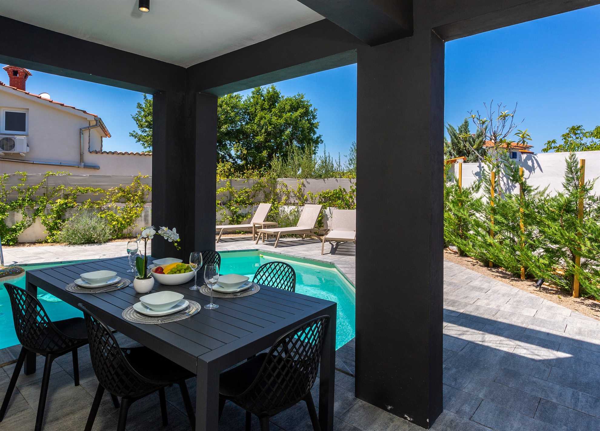Villa Lota with a heated pool, sauna & E-car charger