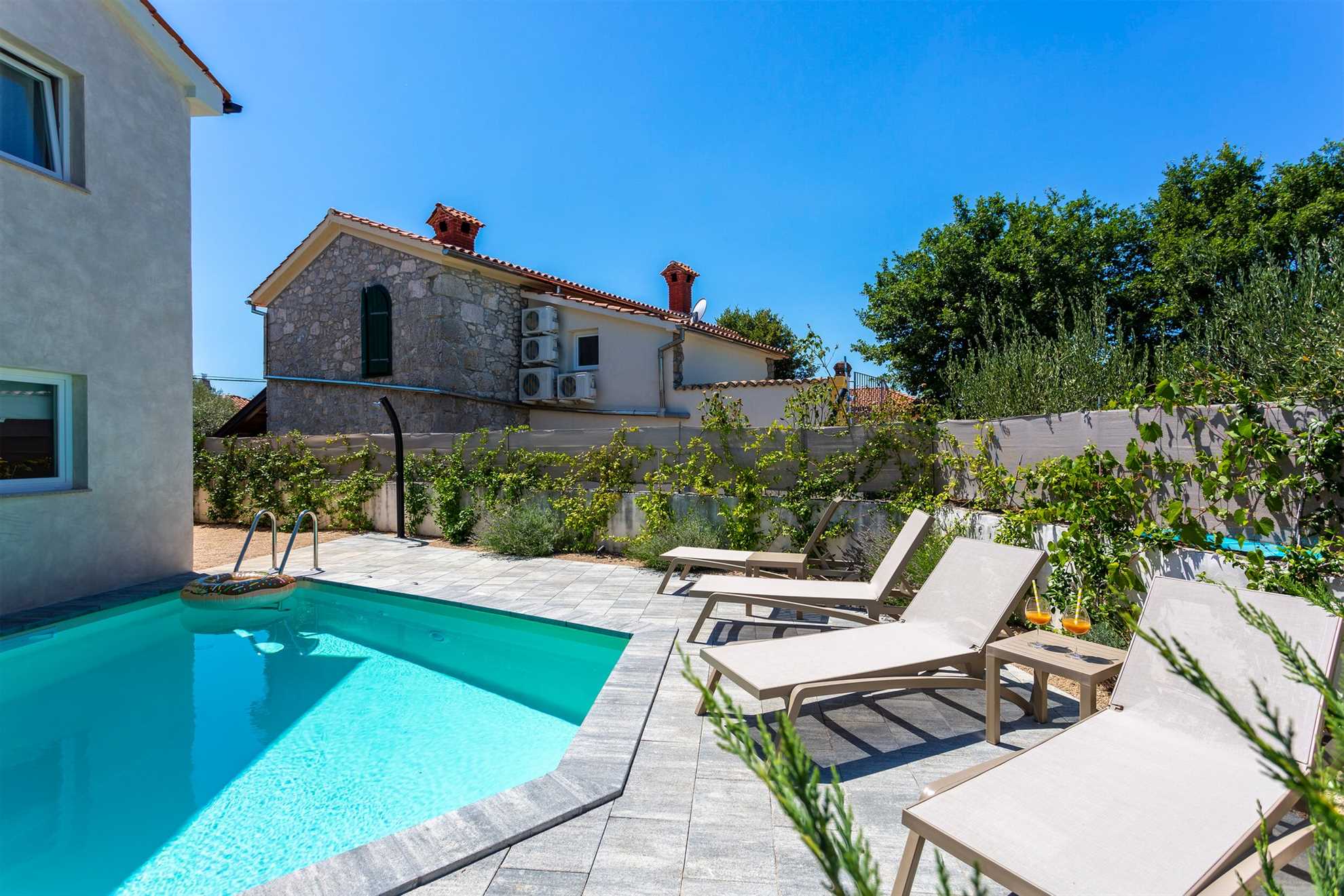 Villa Lota with a heated pool, sauna & E-car charger