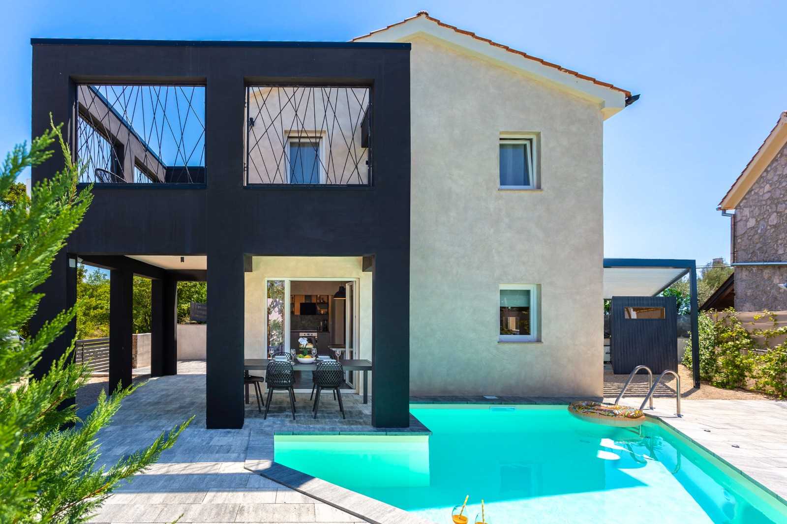 Villa Lota with a heated pool, sauna & E-car charger