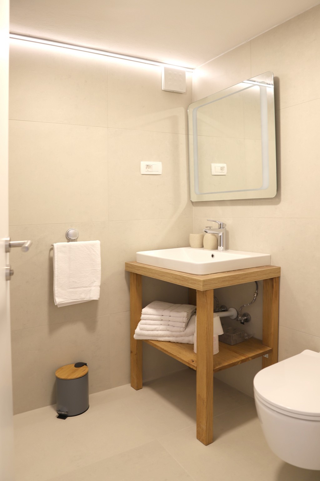 Villa Solaris with heated swimming pool, sauna & summer kitchen