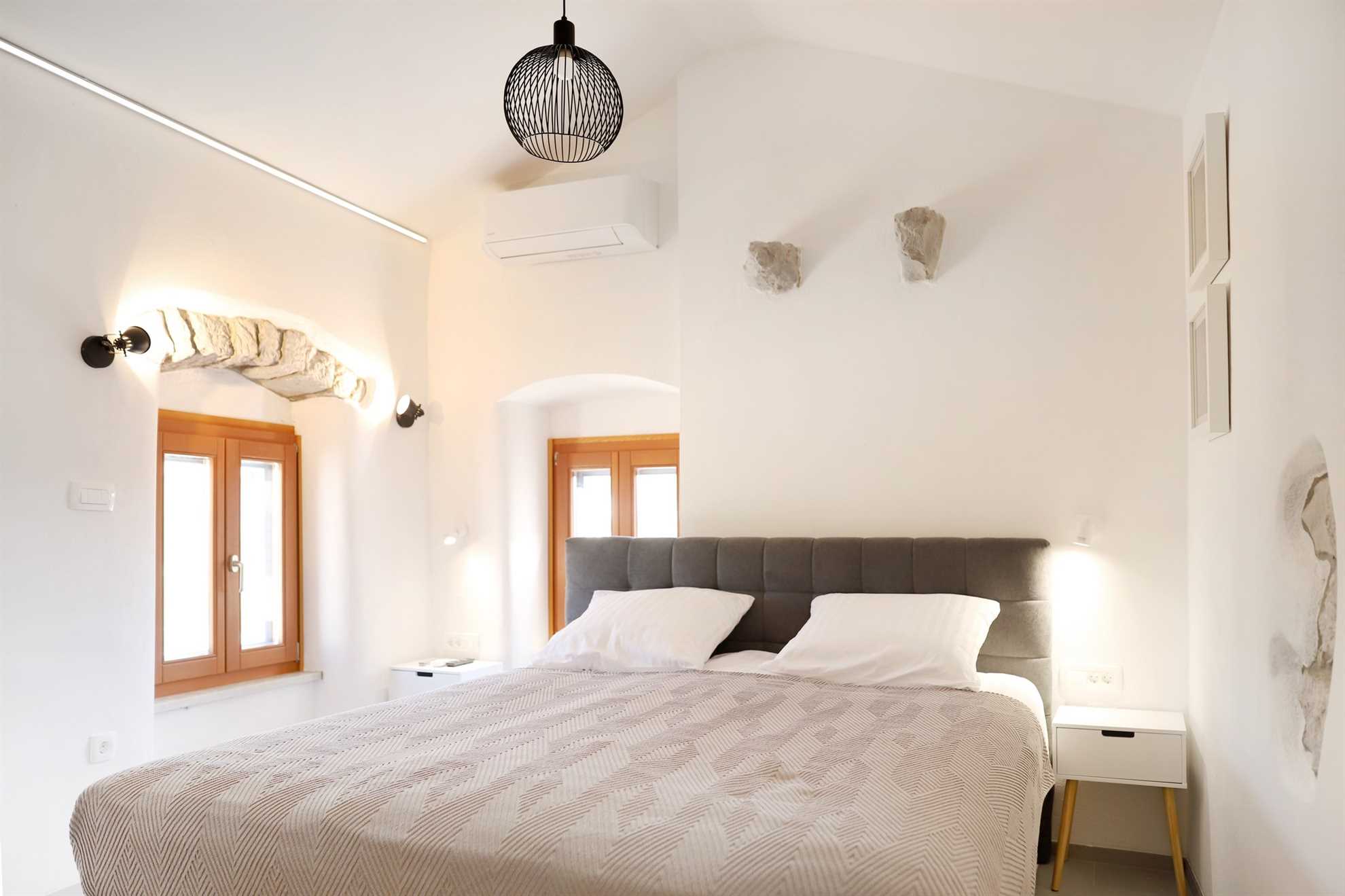 Villa Solaris with heated swimming pool, sauna & summer kitchen