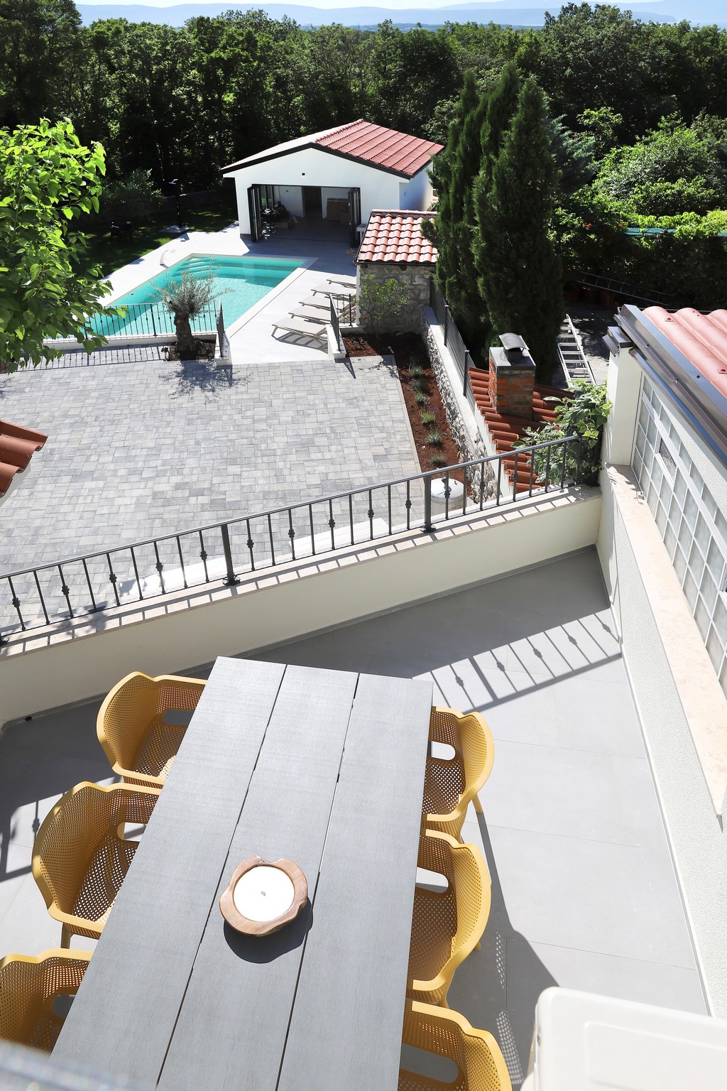 Villa Solaris z ogrevanim bazenom, savno ter letno kuhinjo