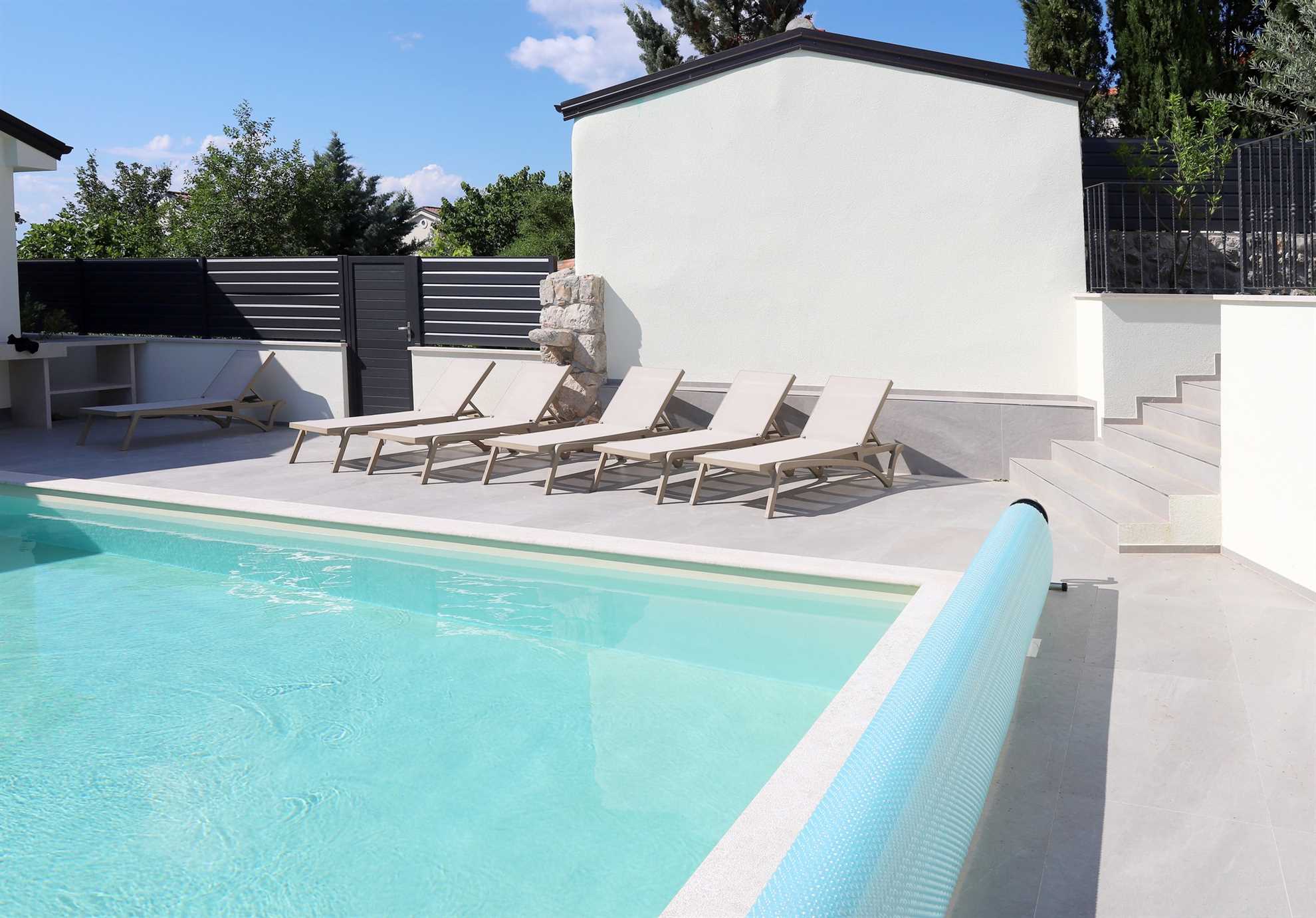 Villa Solaris with heated swimming pool, sauna & summer kitchen