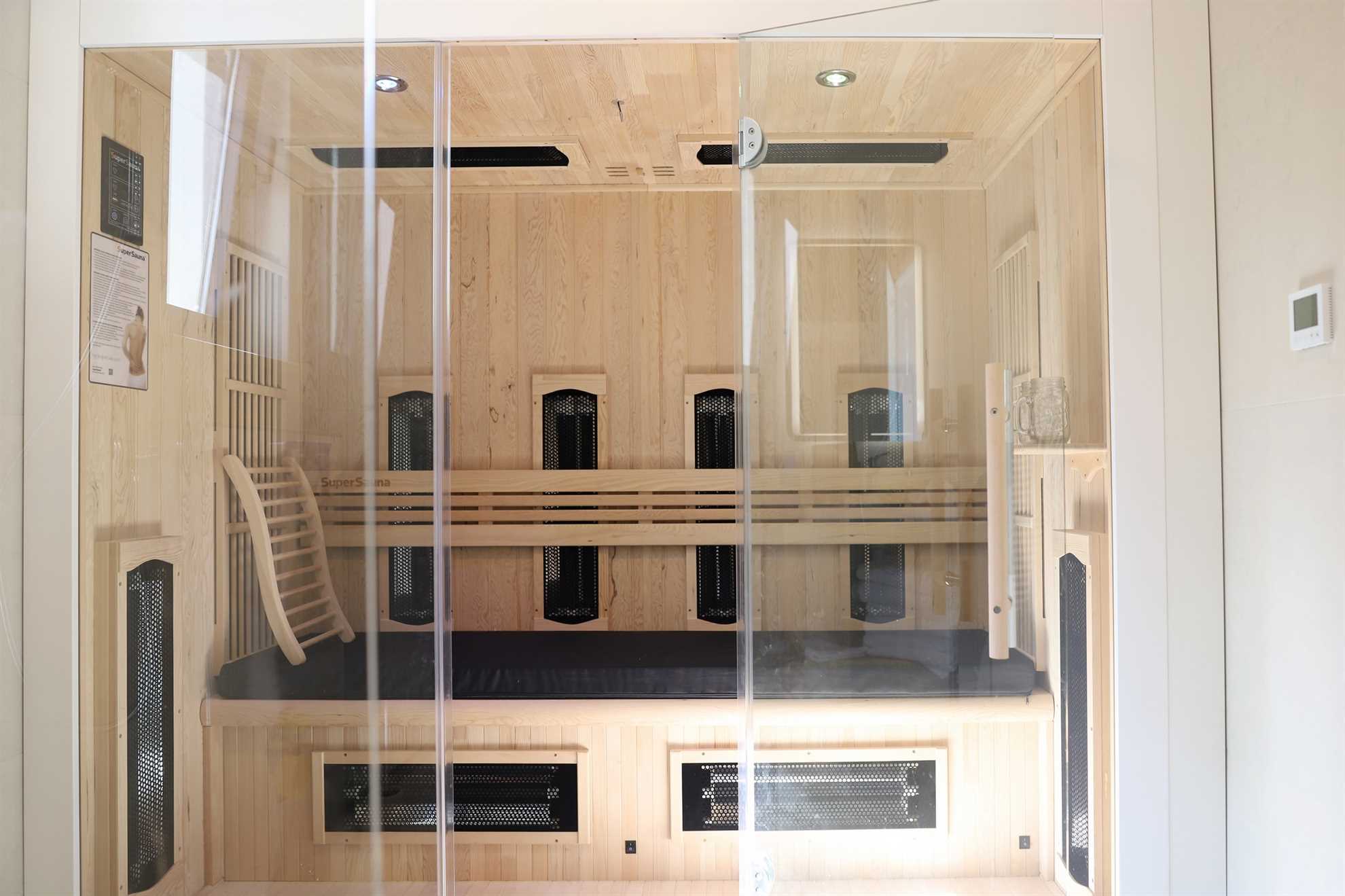 Villa Solaris with heated swimming pool, sauna & summer kitchen