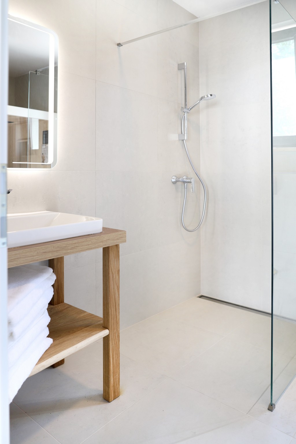 Villa Solaris with heated swimming pool, sauna & summer kitchen