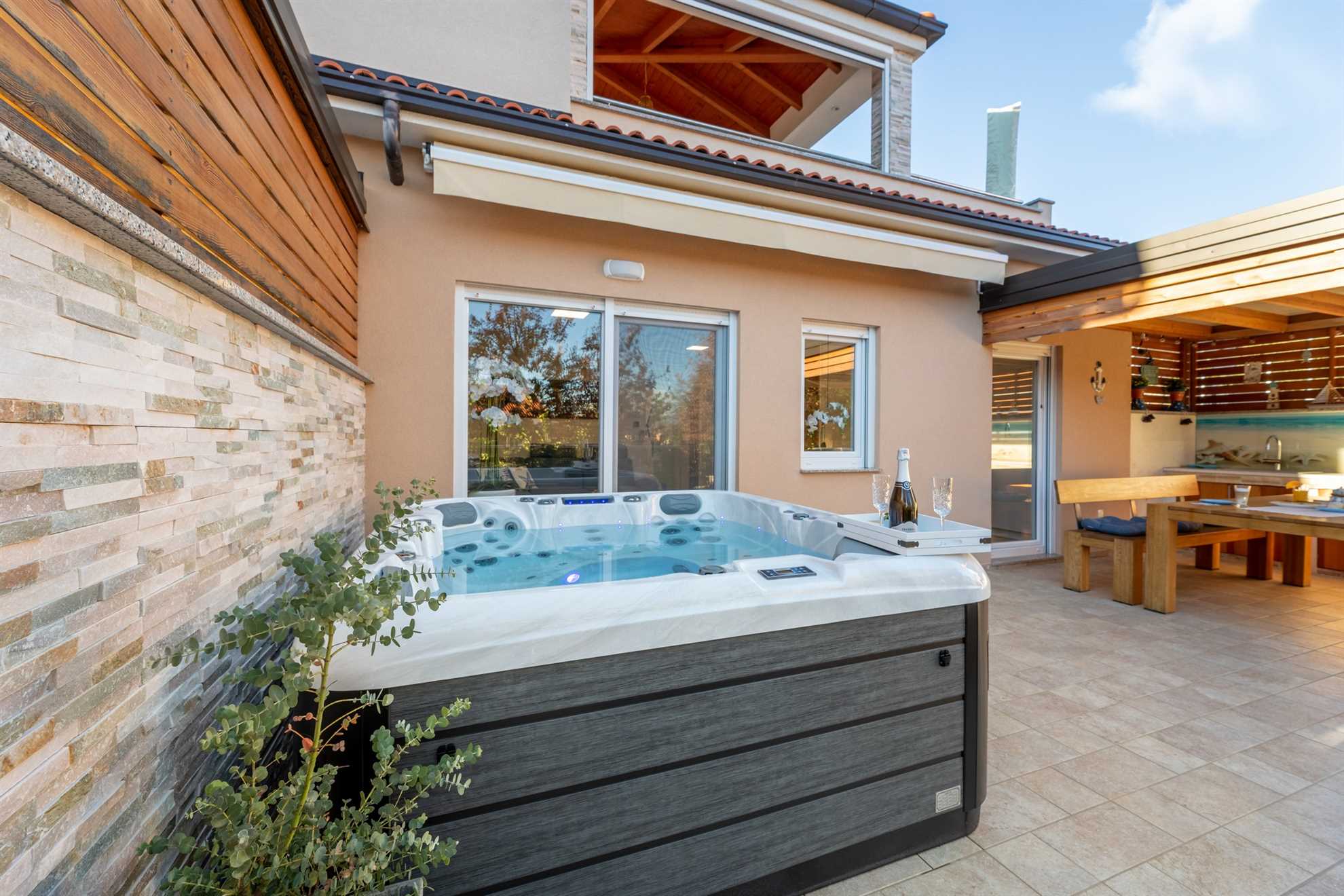 Holiday apartment Taja with Jacuzzi