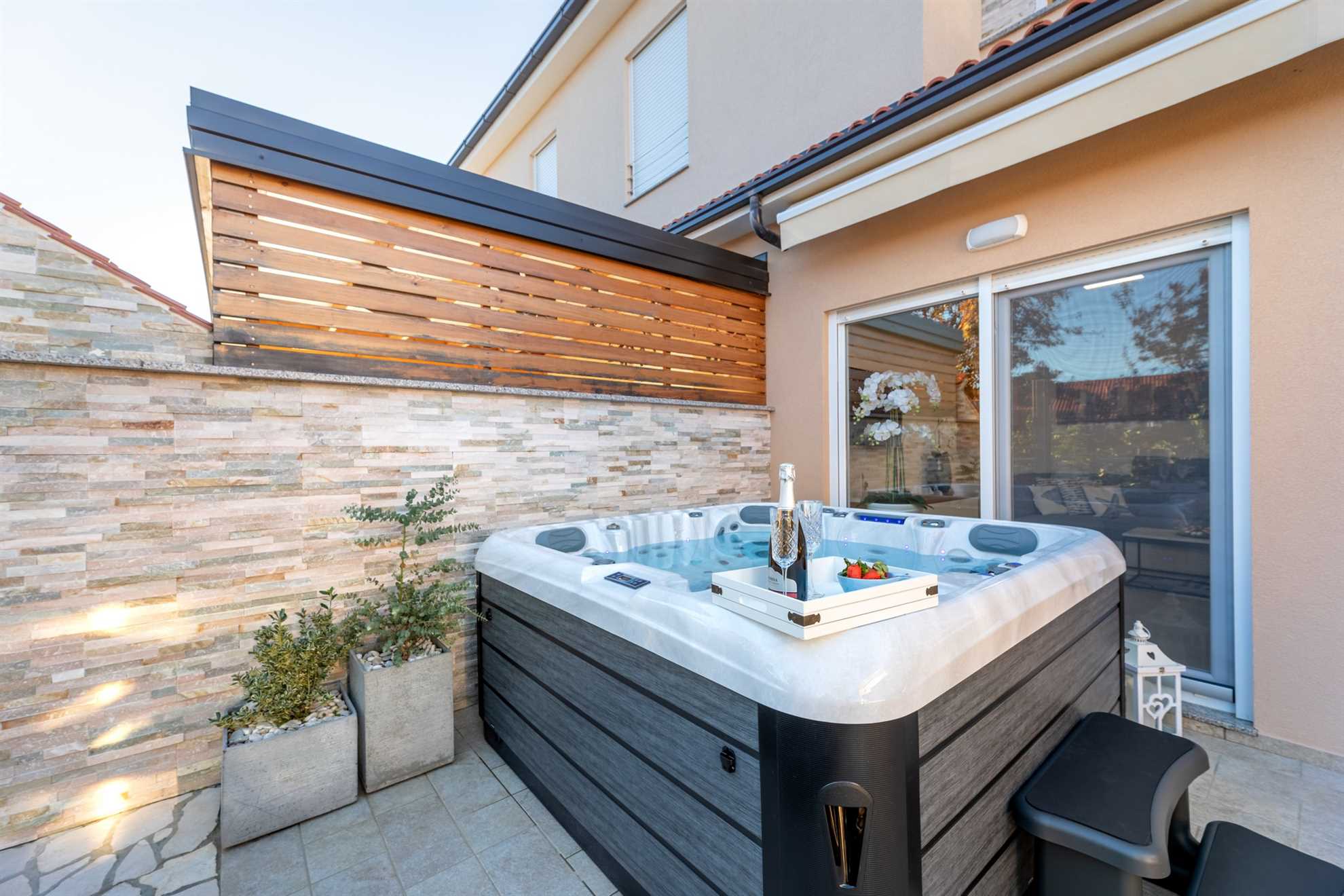 Holiday apartment Taja with Jacuzzi