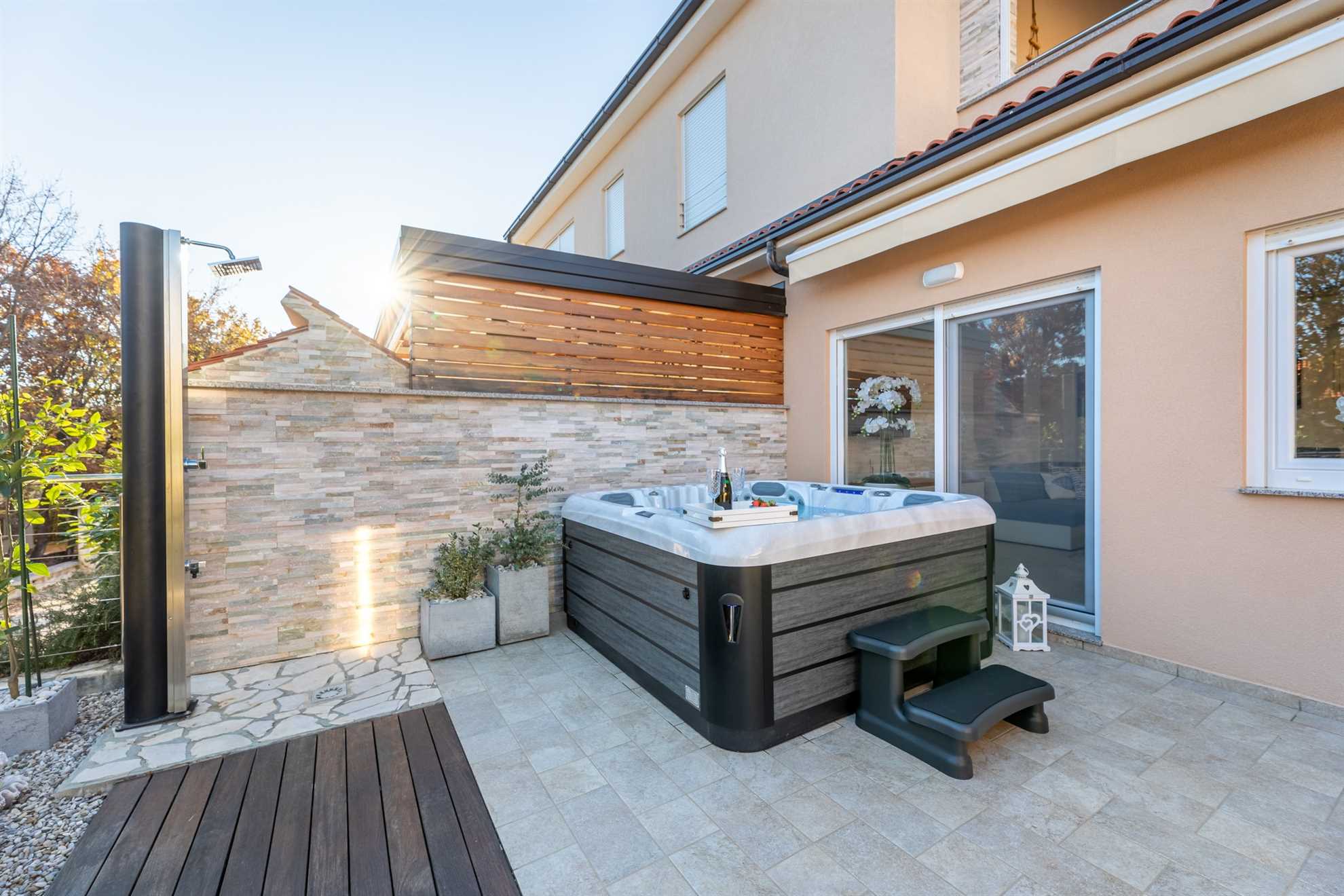 Holiday apartment Taja with Jacuzzi