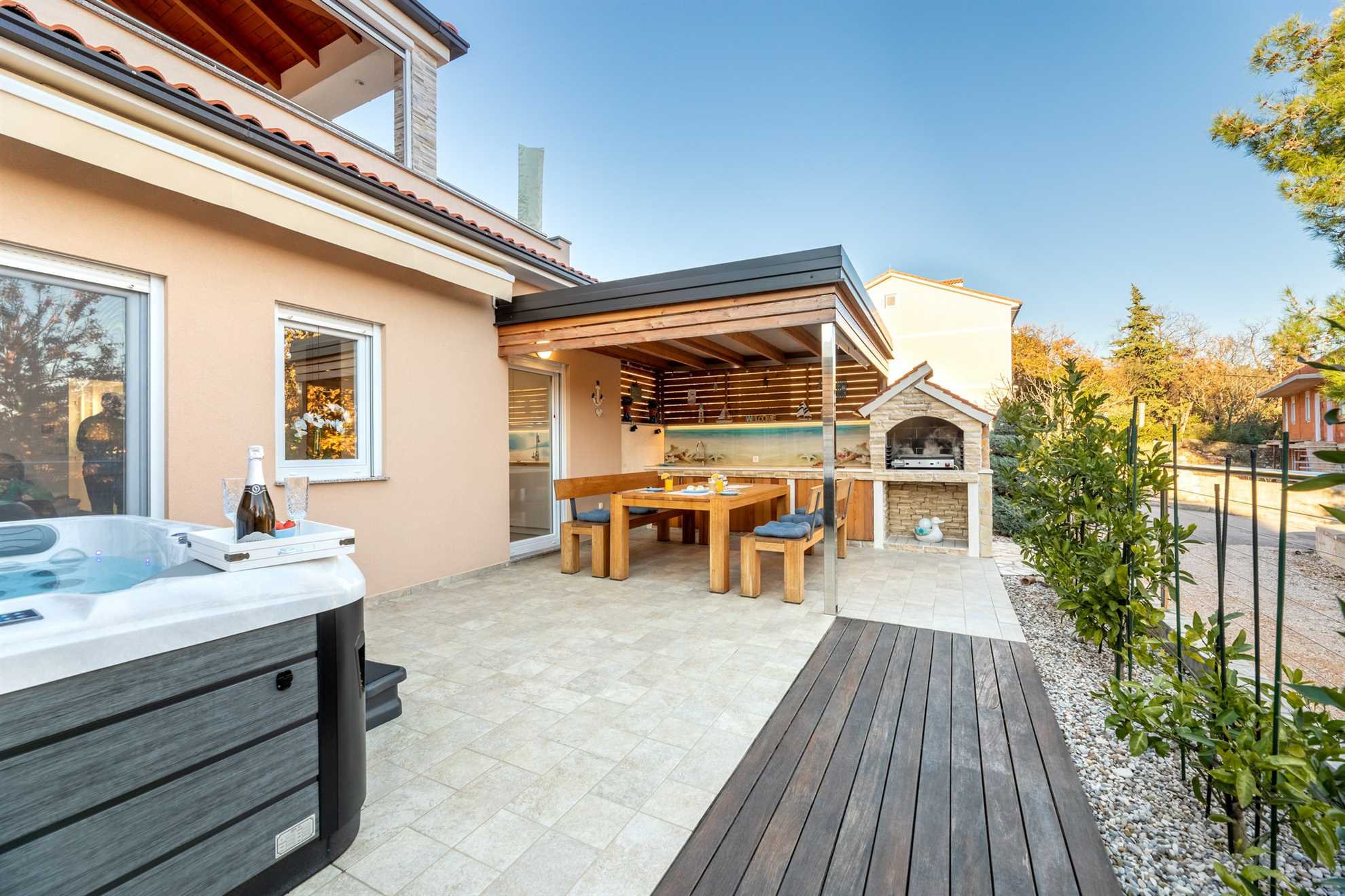 Holiday apartment Taja with Jacuzzi