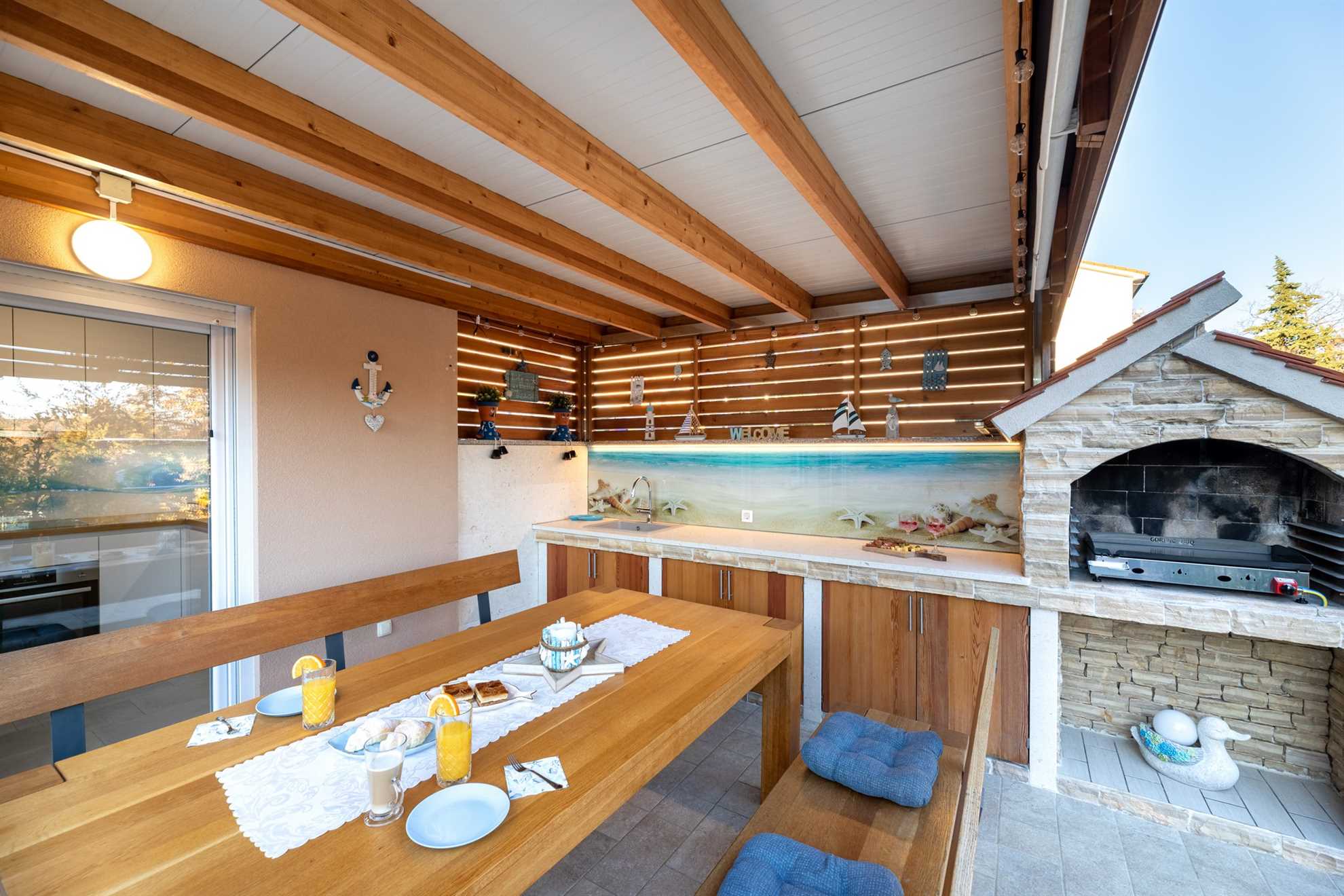 Holiday apartment Taja with Jacuzzi