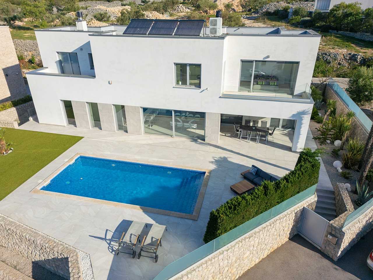 Villa Sia mit beheiztem Pool, Meerblick, Garage und E-Bikes