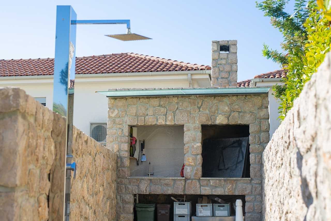 Villa Sia mit beheiztem Pool, Meerblick, Garage und E-Bikes