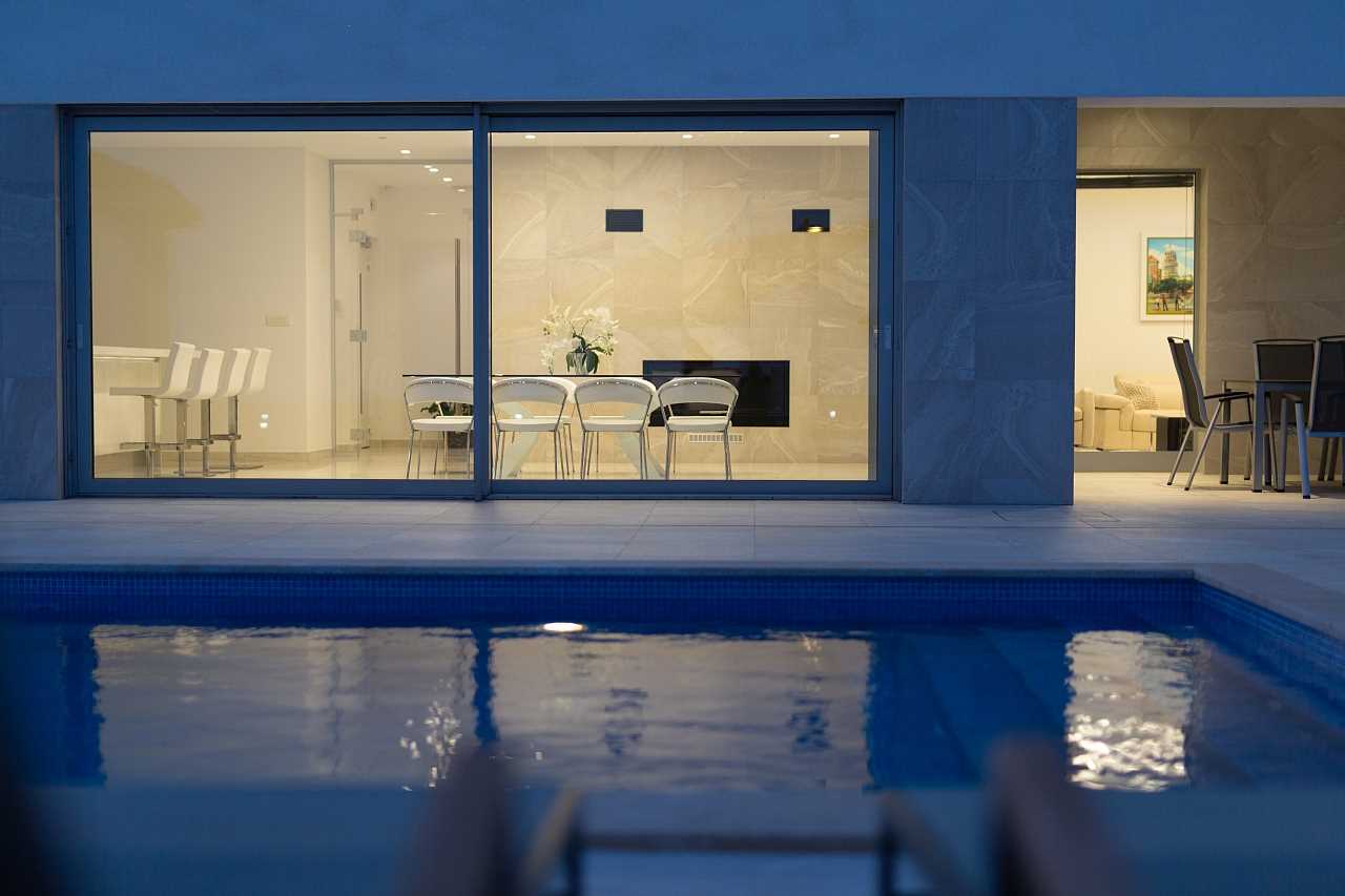 Villa Sia mit beheiztem Pool, Meerblick, Garage und E-Bikes