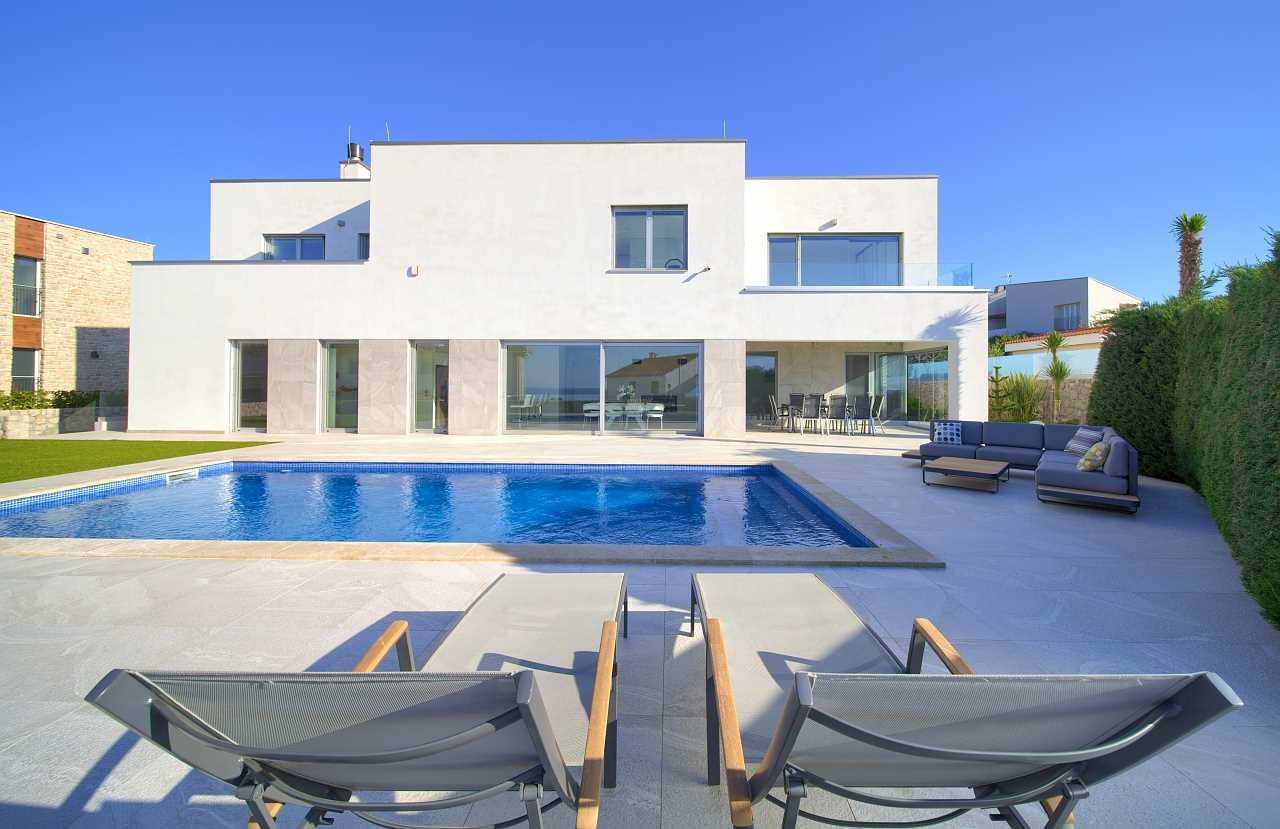 Villa Sia with heated pool, Seaview, garage & E-bikes