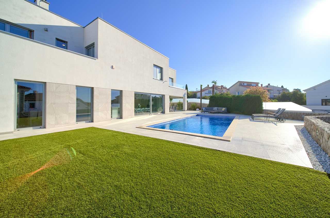 Villa Sia mit beheiztem Pool, Meerblick, Garage und E-Bikes
