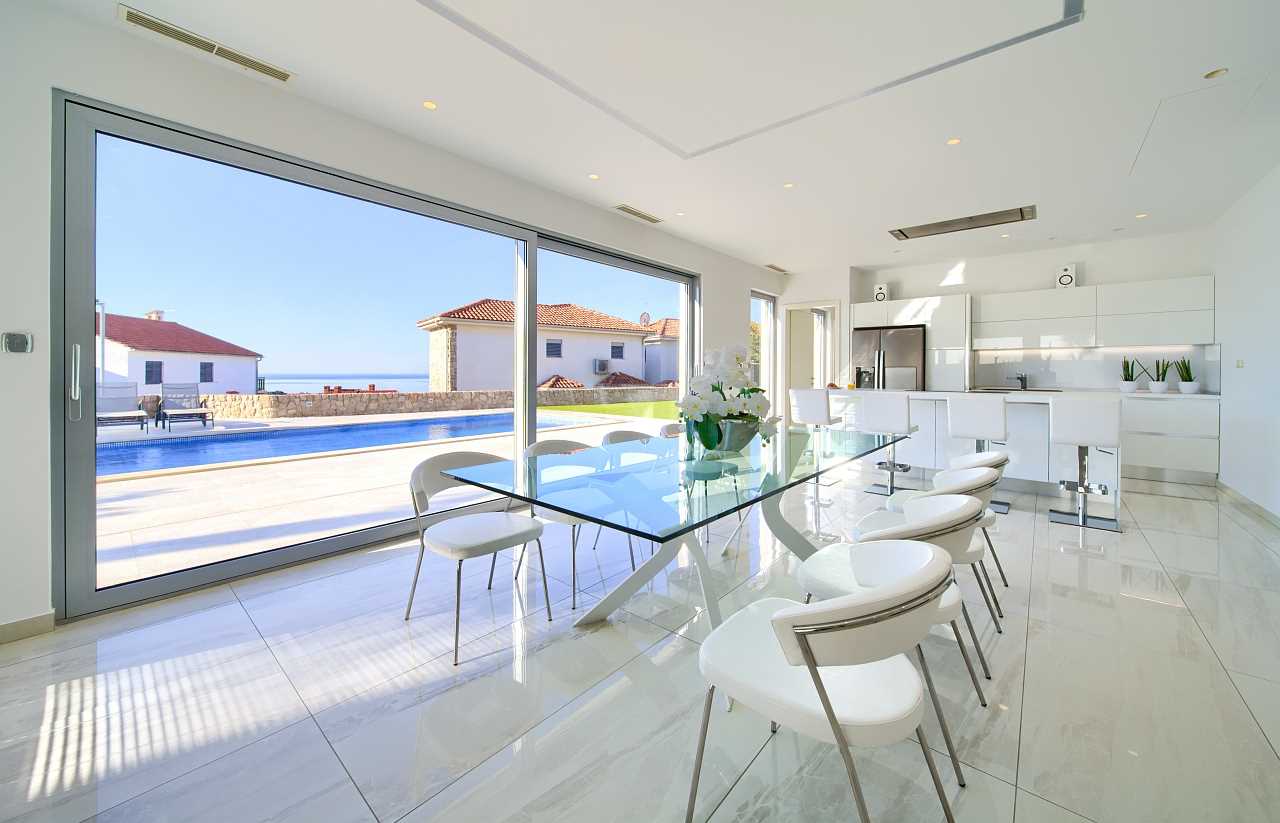 Villa Sia mit beheiztem Pool, Meerblick, Garage und E-Bikes