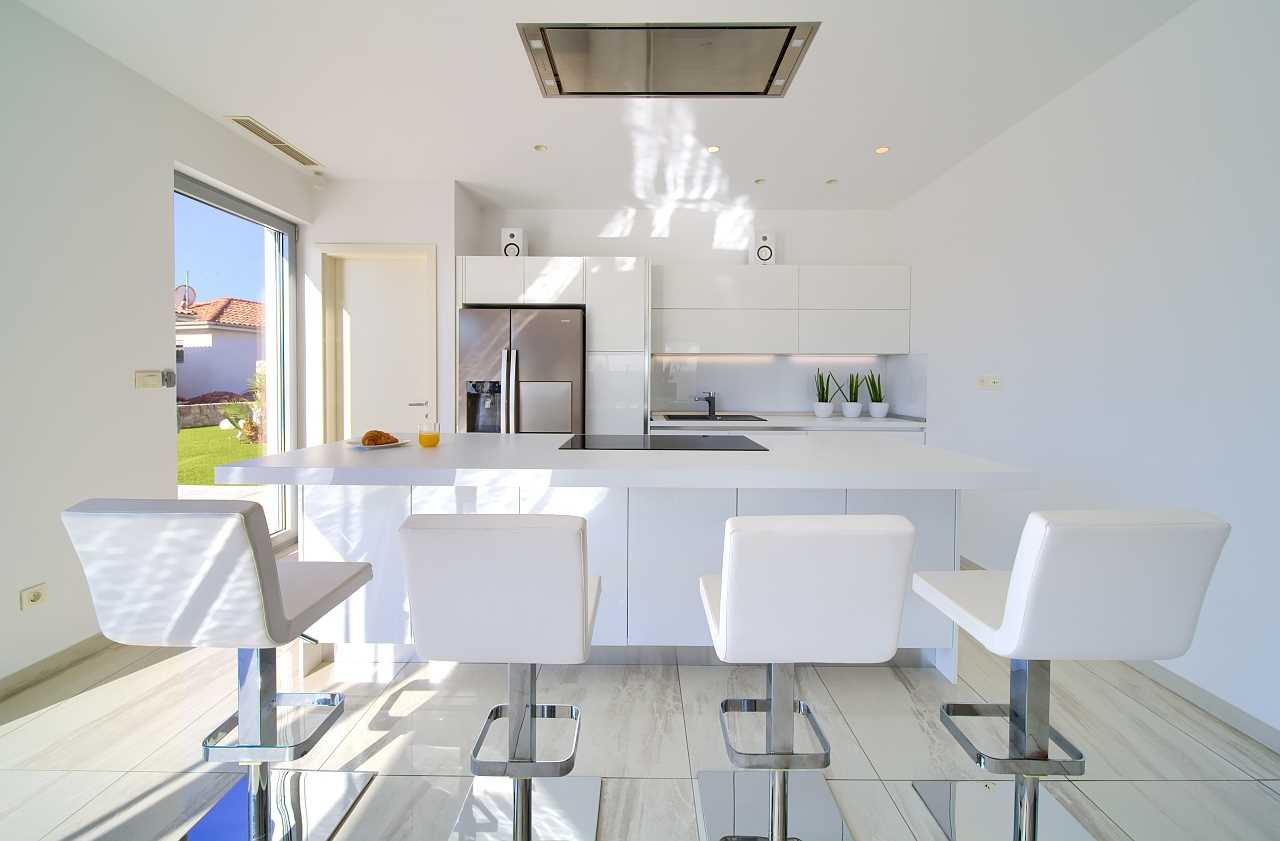 Villa Sia mit beheiztem Pool, Meerblick, Garage und E-Bikes
