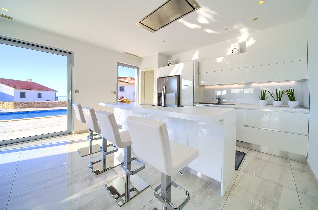 Villa Sia mit beheiztem Pool, Meerblick, Garage und E-Bikes