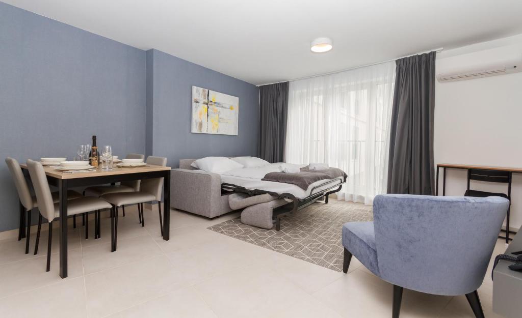 Garden Palace - One Bedroom Apartment Da Matteo