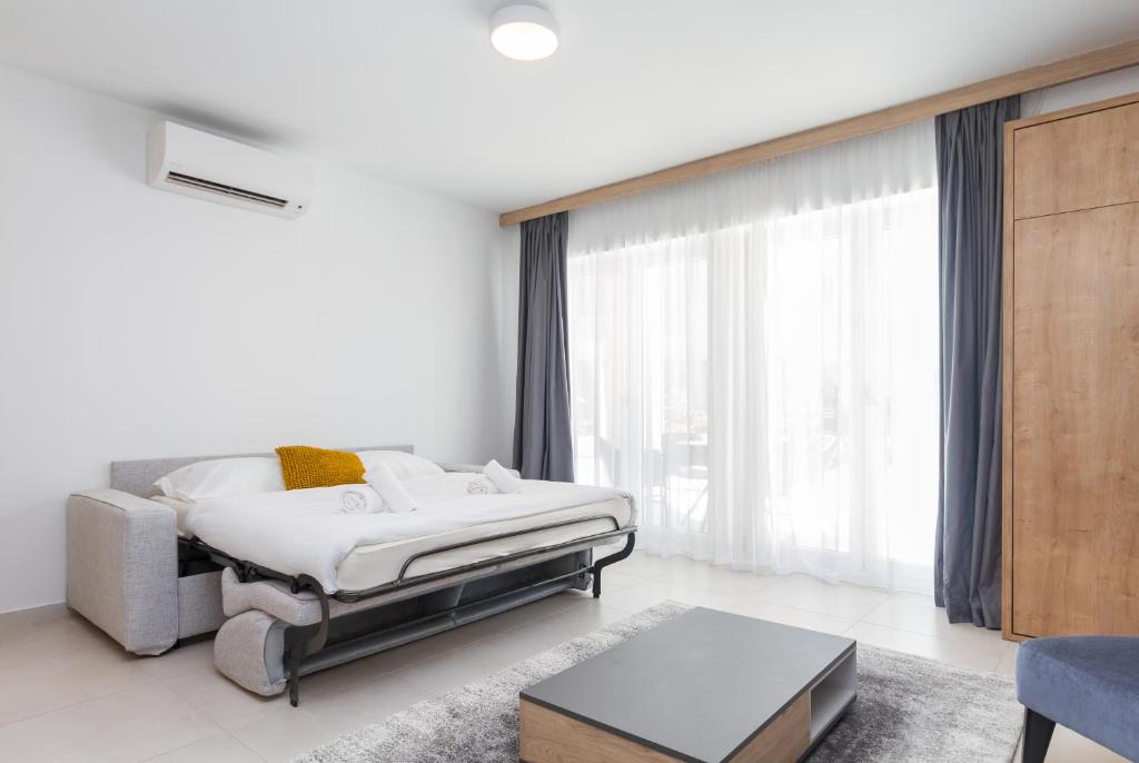 One-Bedroom Apartment with Terrace Julia
