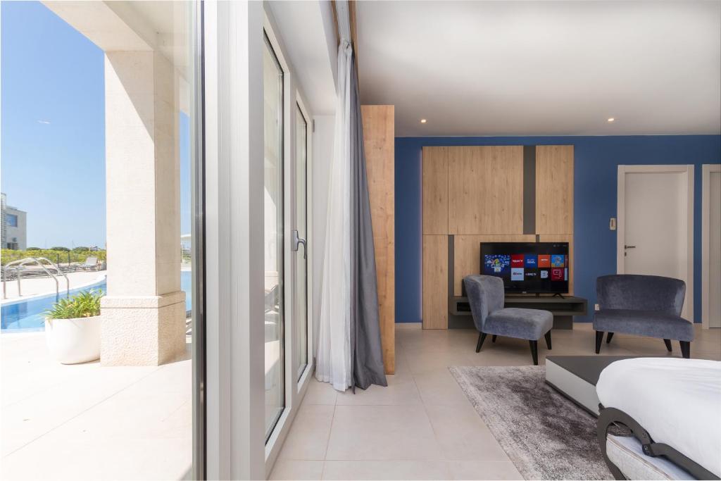 One-Bedroom Apartment with Terrace Julia