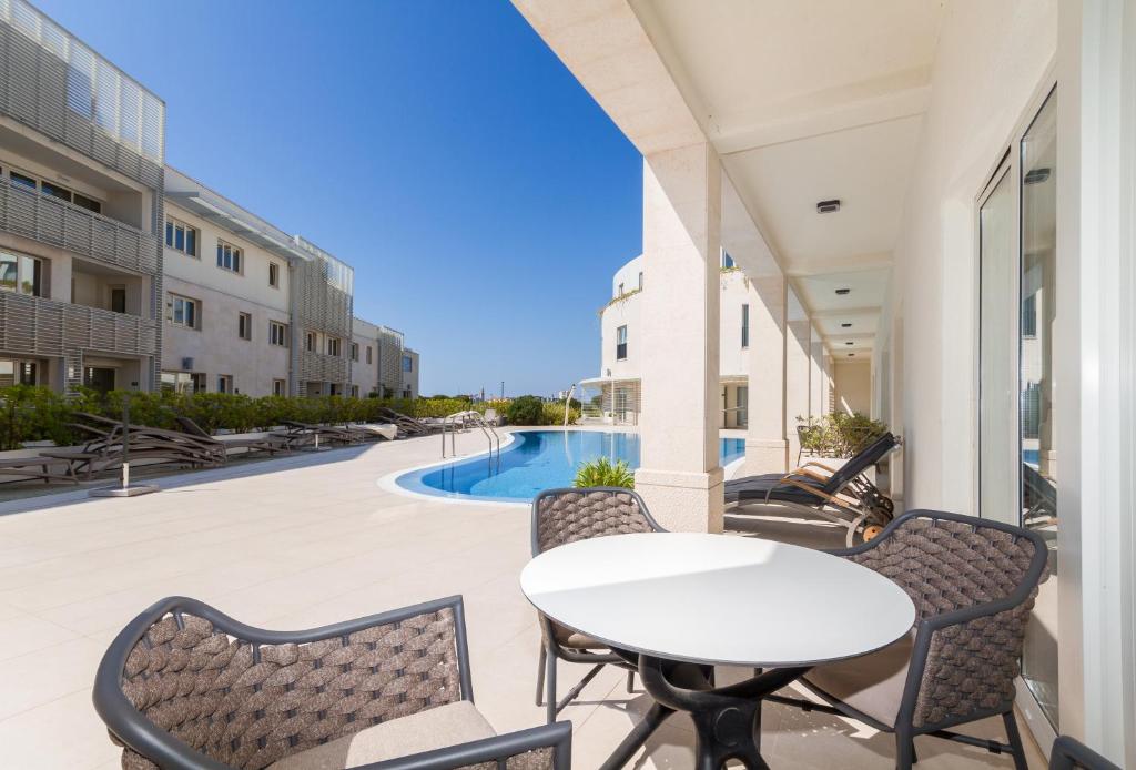 One-Bedroom Apartment with Terrace Julia